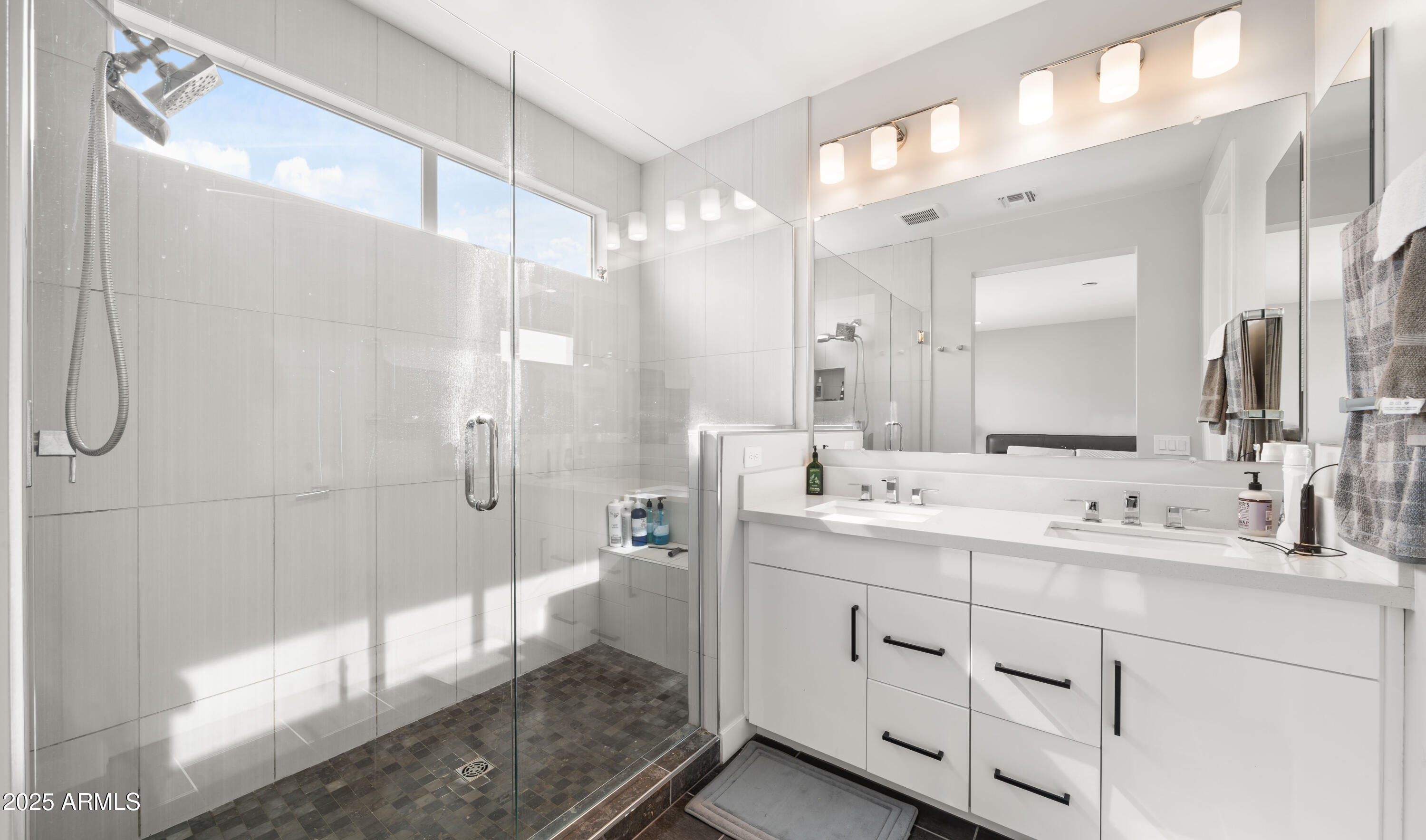 1717 E MORTEN Avenue 5