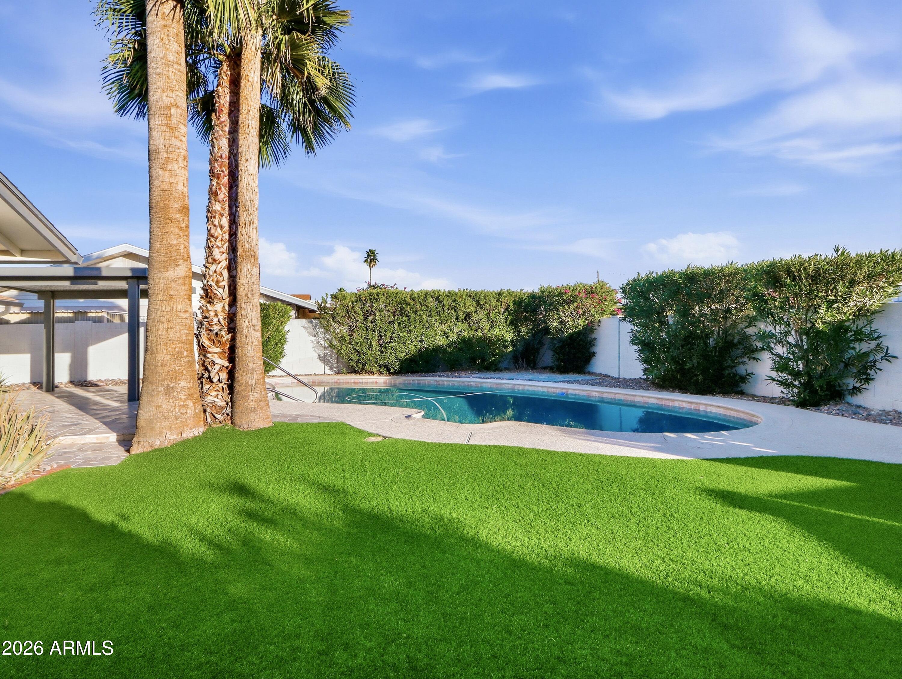 8721 E MULBERRY Street