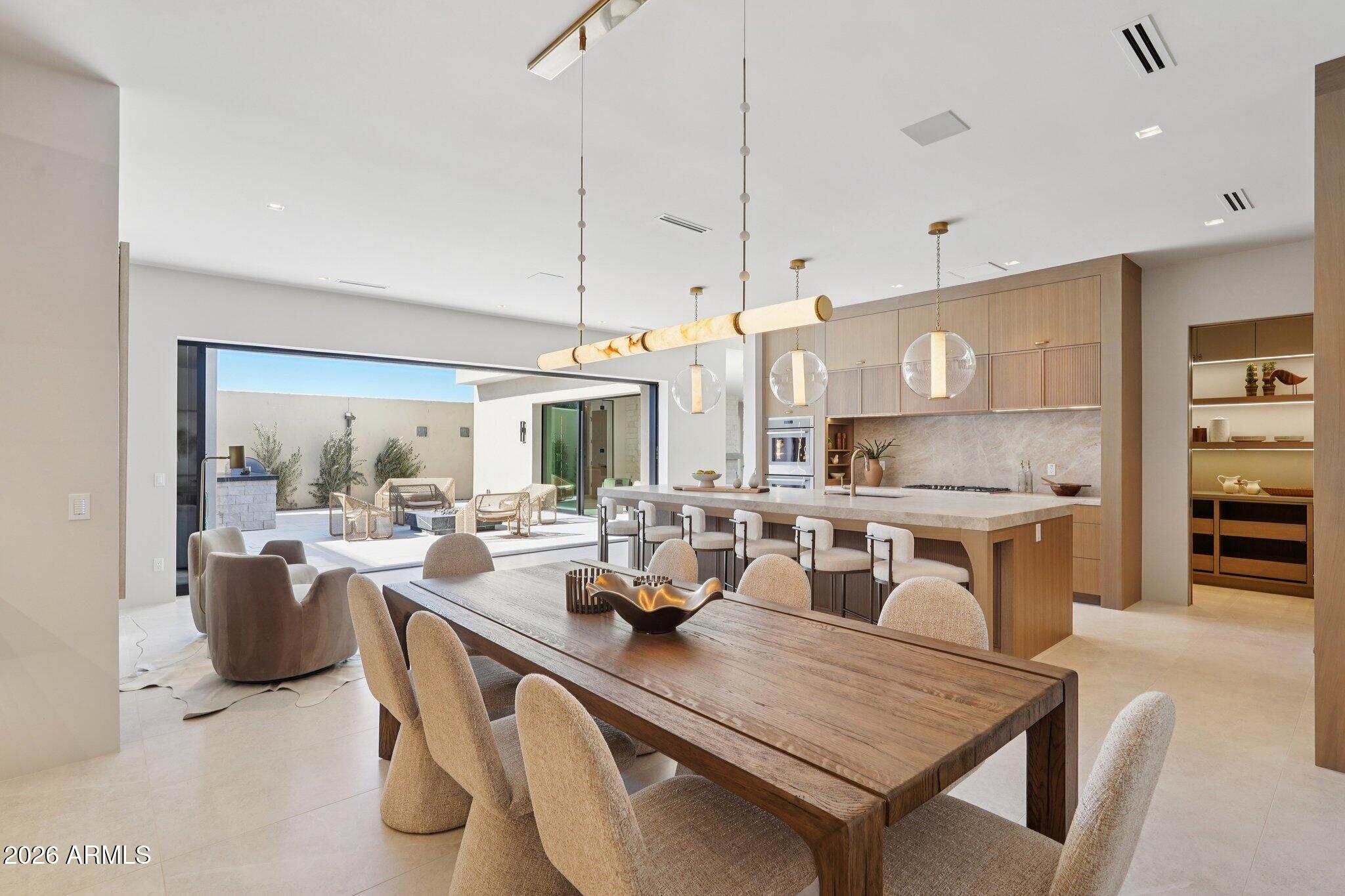 5761 N ECHO CANYON Circle