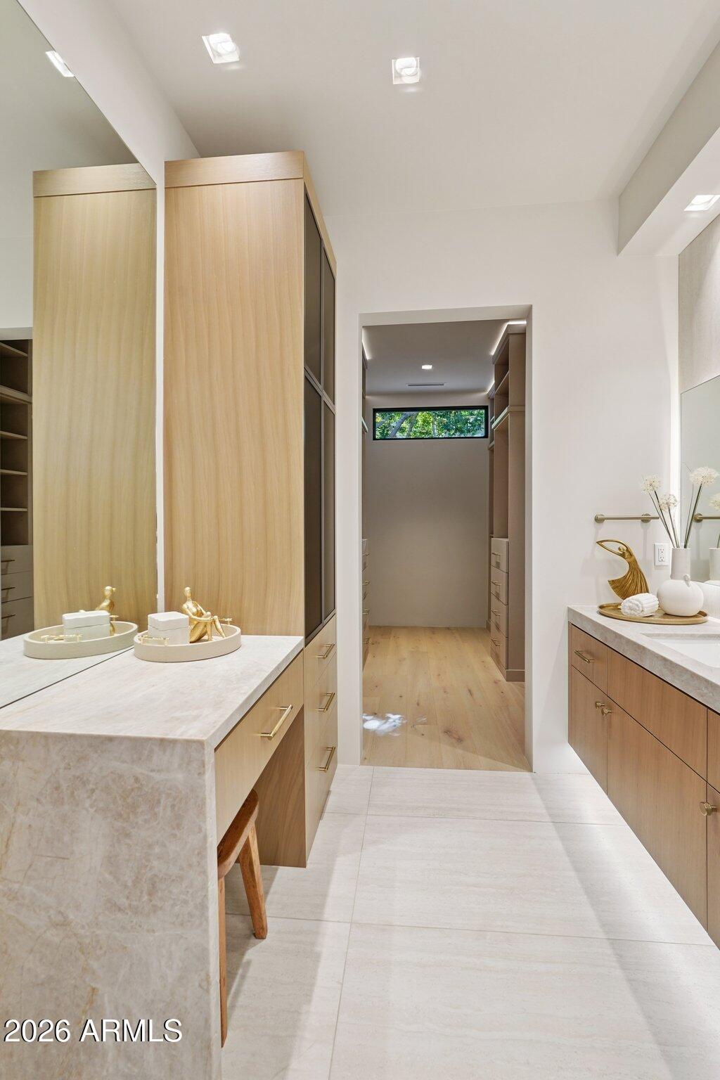 5761 N ECHO CANYON Circle