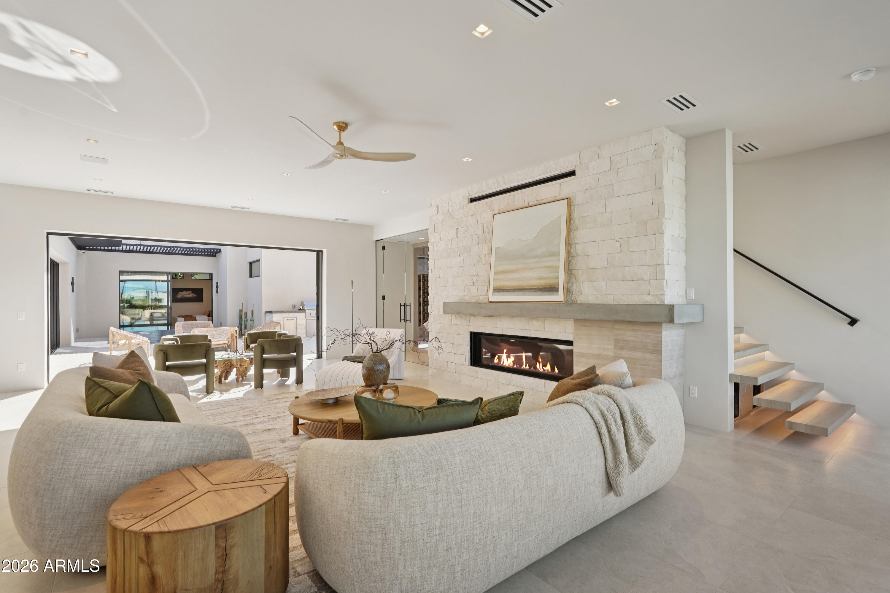 5761 N ECHO CANYON Circle