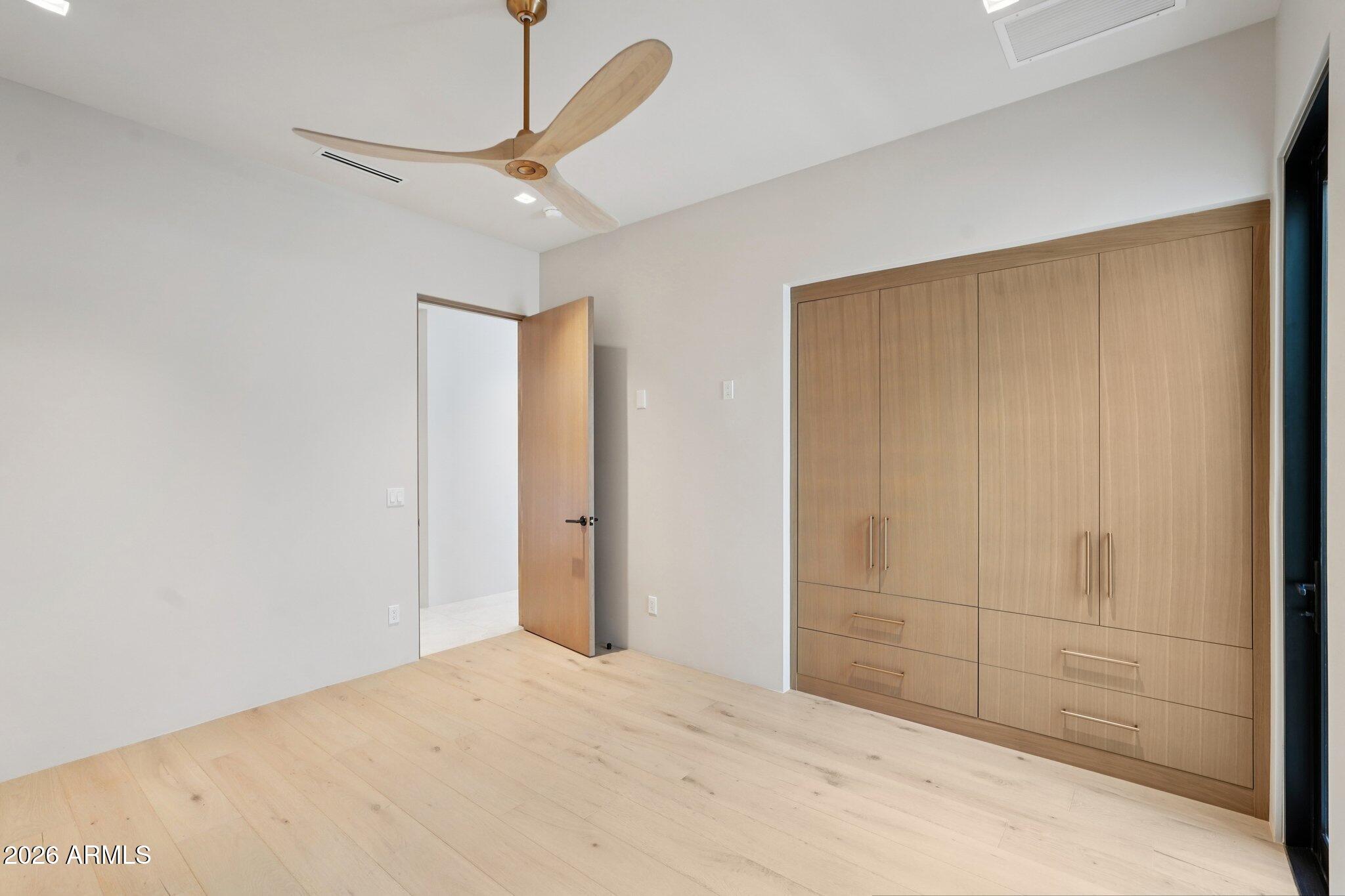 5761 N ECHO CANYON Circle