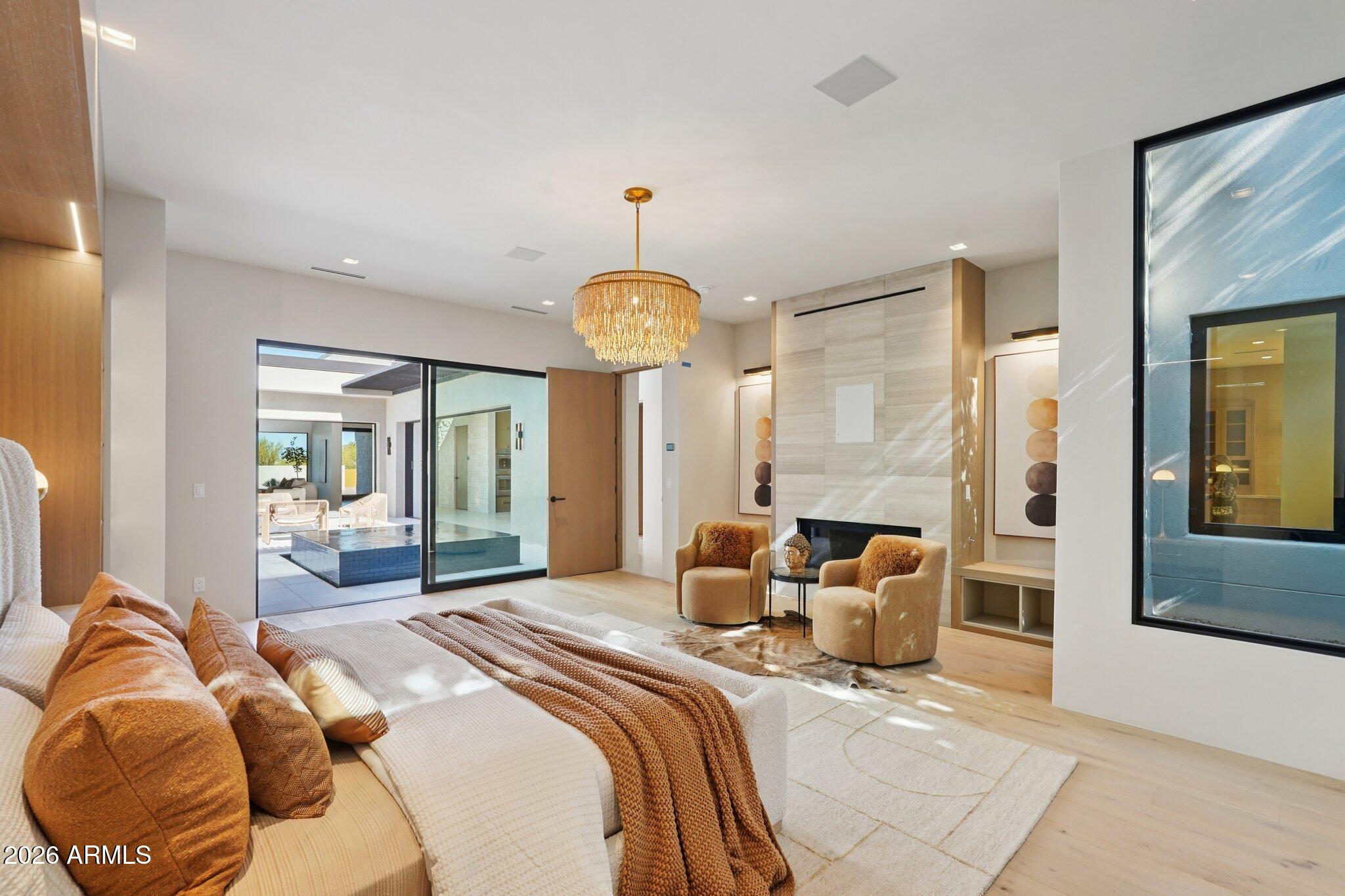 5761 N ECHO CANYON Circle