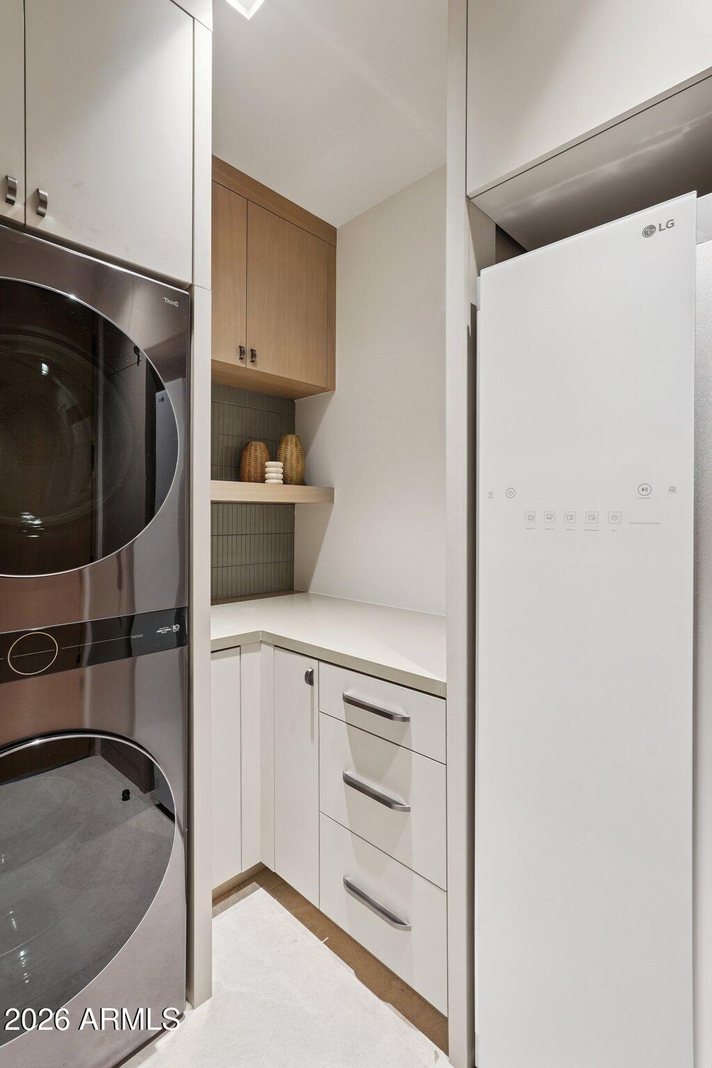 5761 N ECHO CANYON Circle