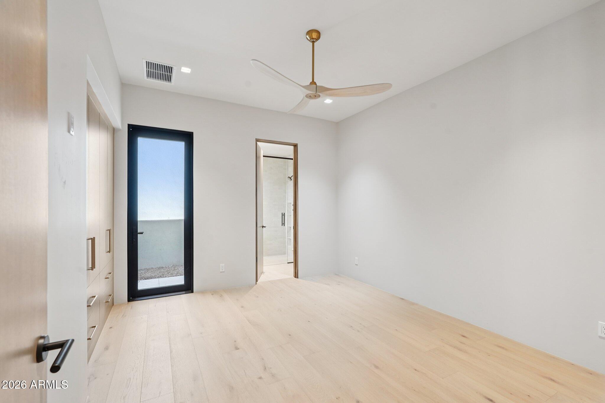 5761 N ECHO CANYON Circle