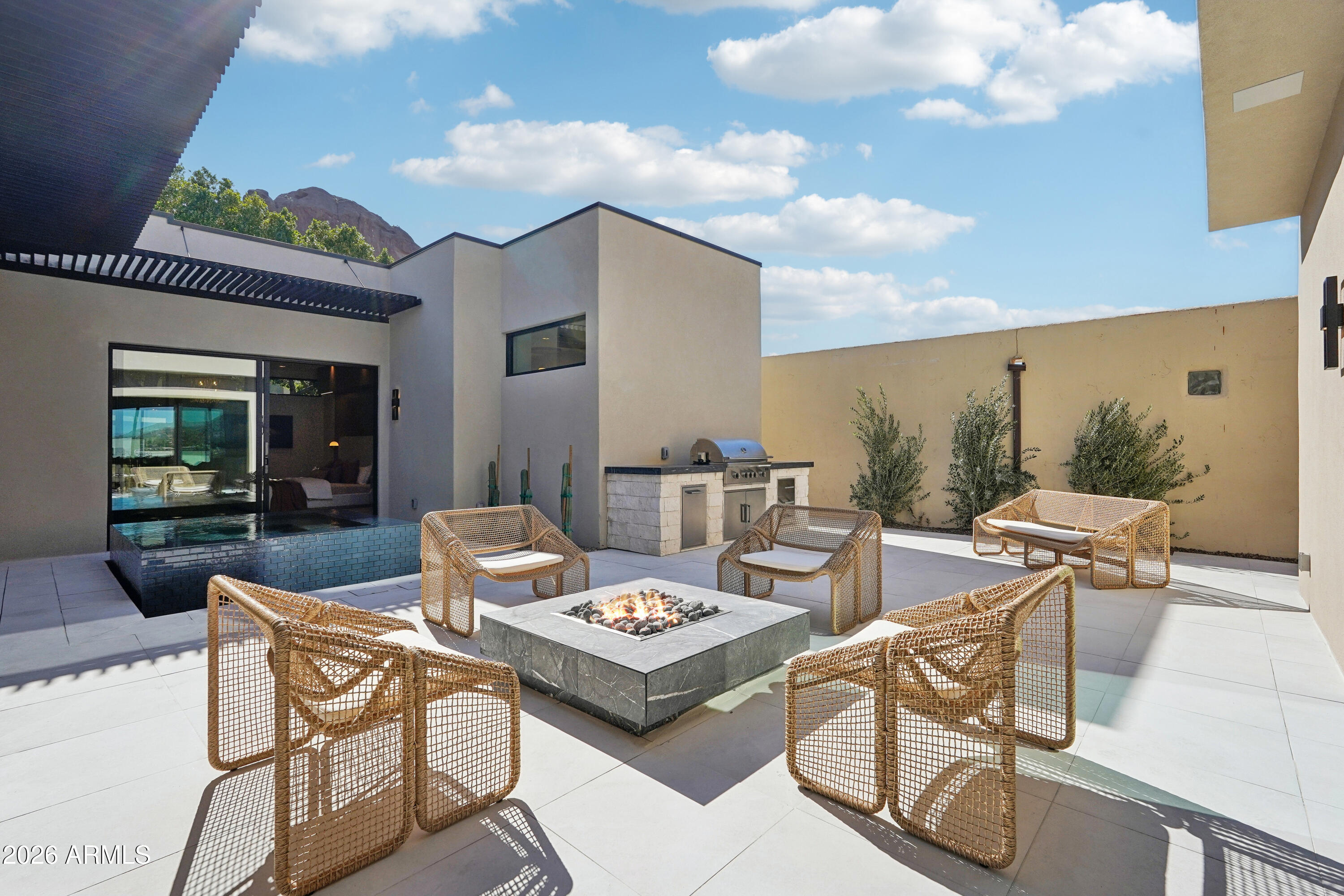 5761 N ECHO CANYON Circle