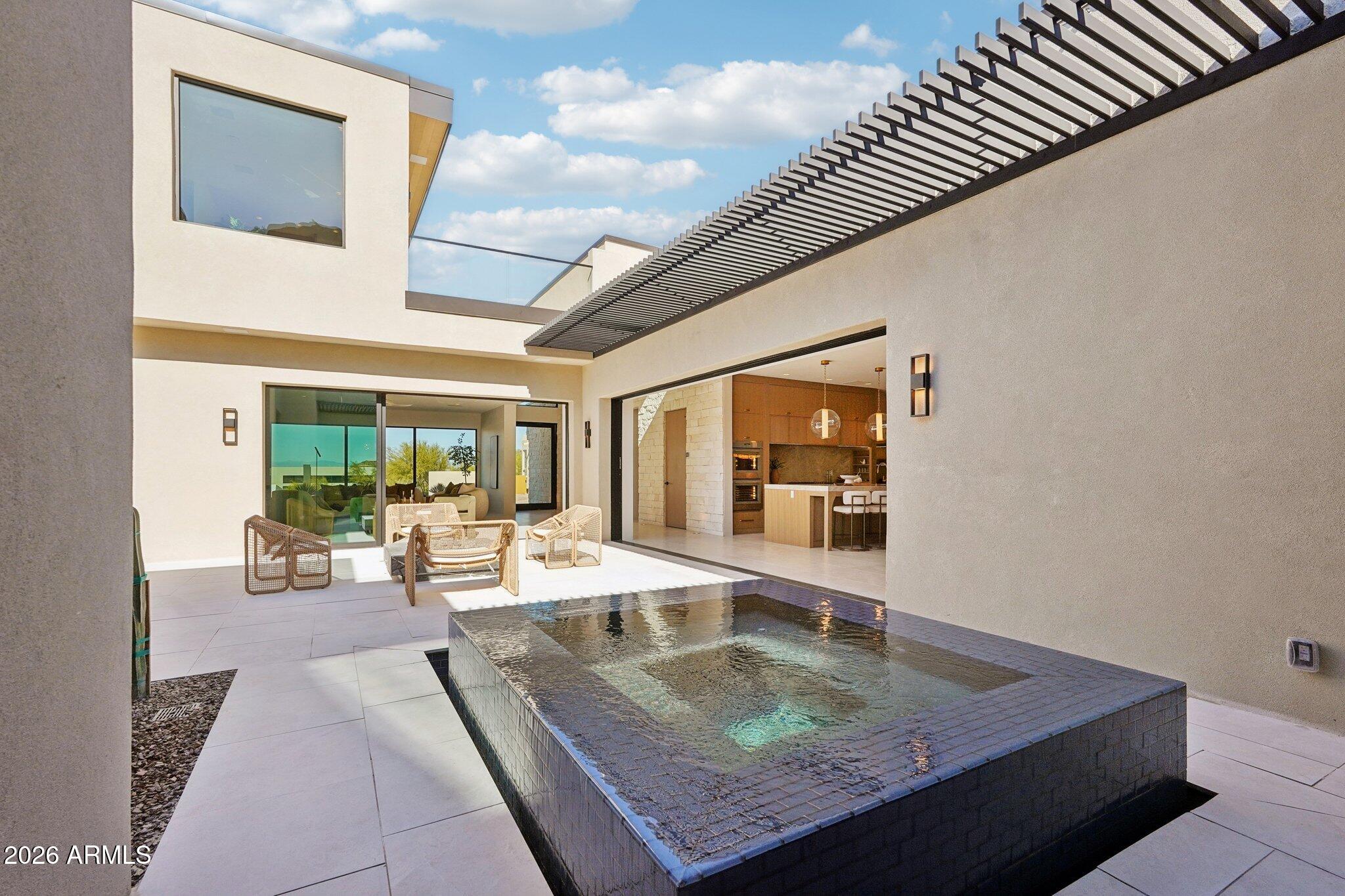 5761 N ECHO CANYON Circle