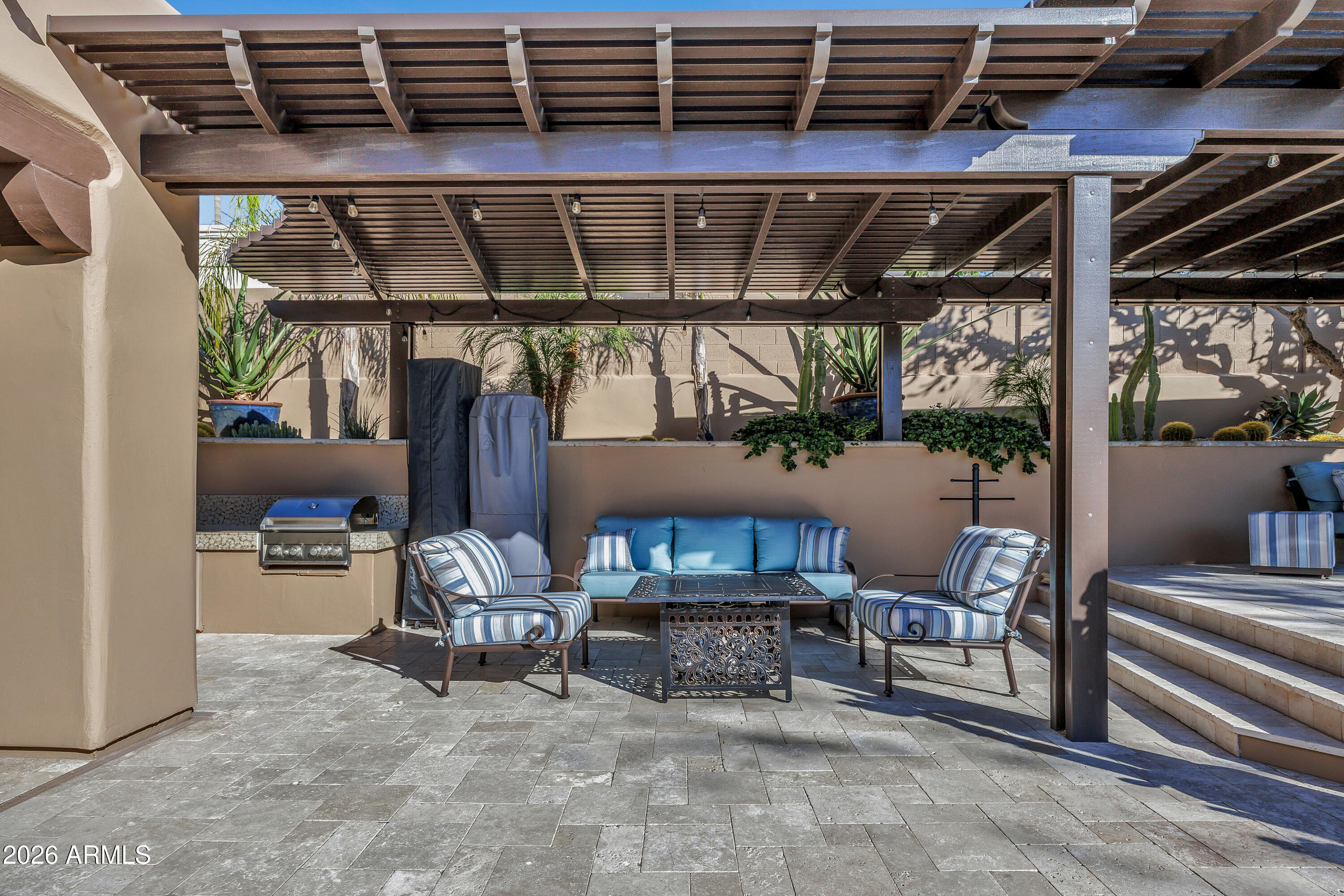 3118 E MARYLAND Avenue