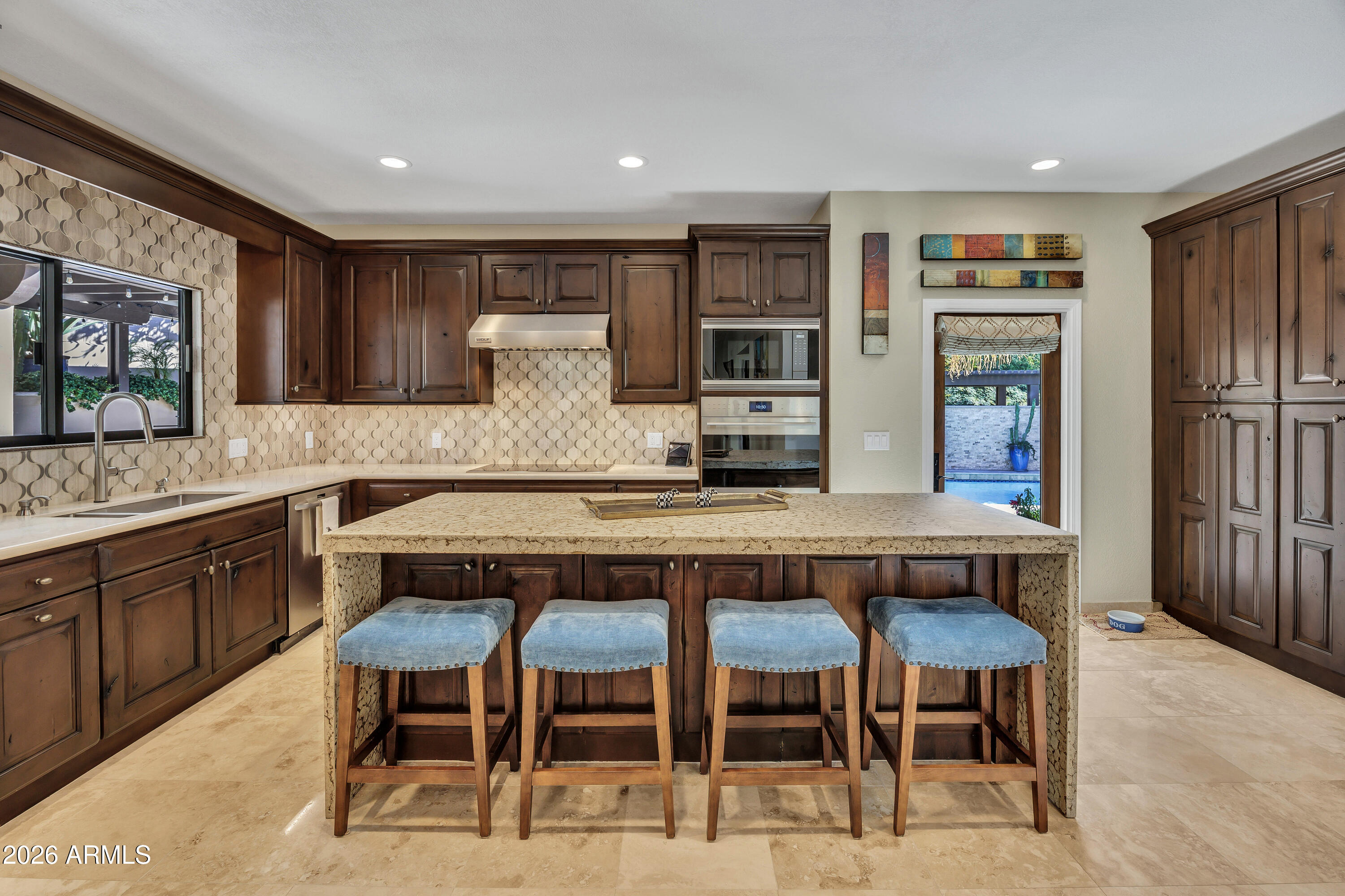 3118 E MARYLAND Avenue