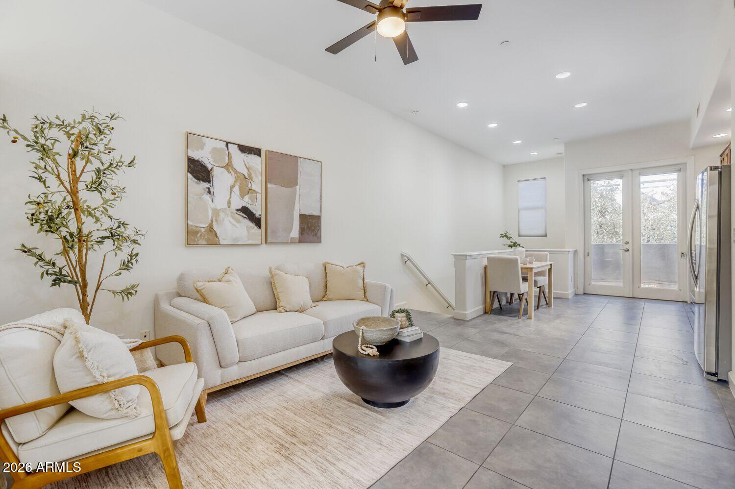 577 S ROOSEVELT Street