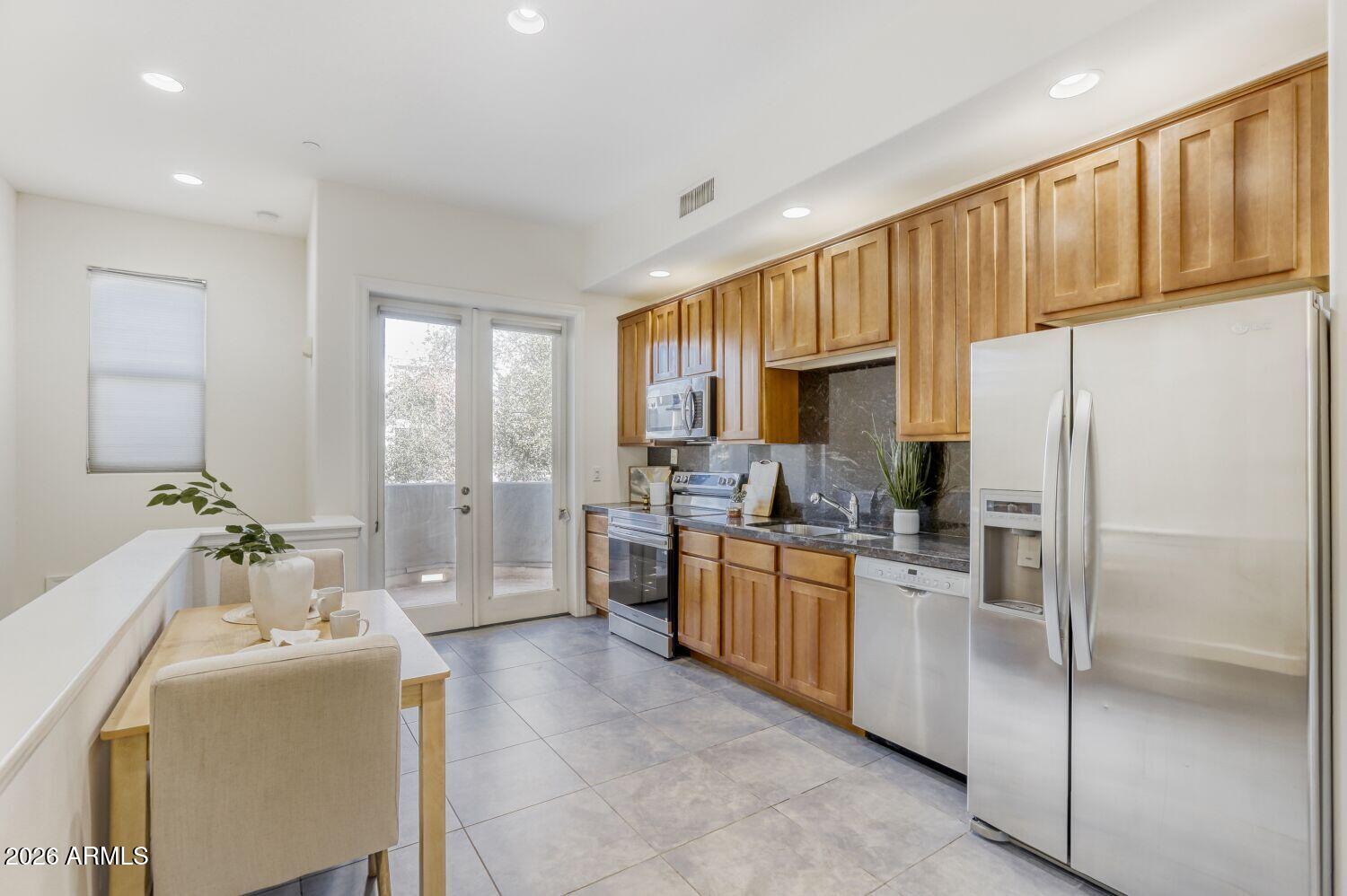 577 S ROOSEVELT Street