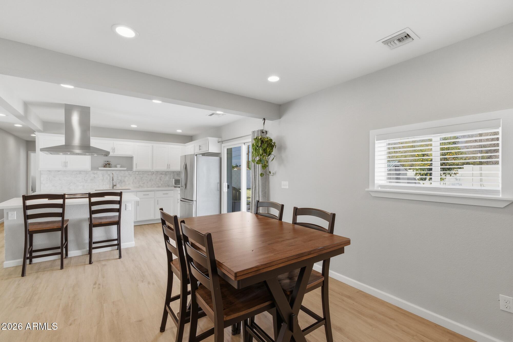 2030 E WHITTON Avenue