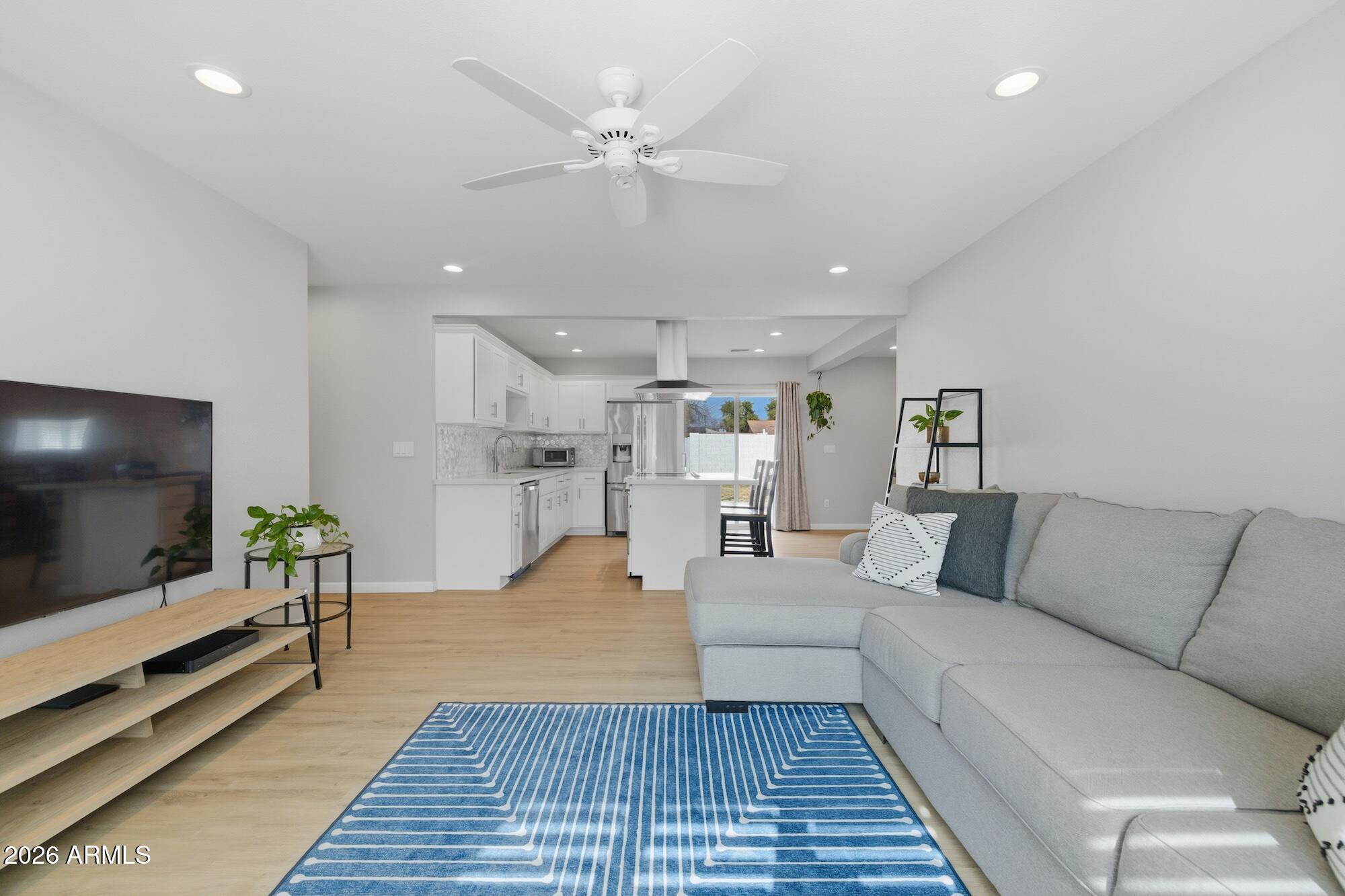 2030 E WHITTON Avenue