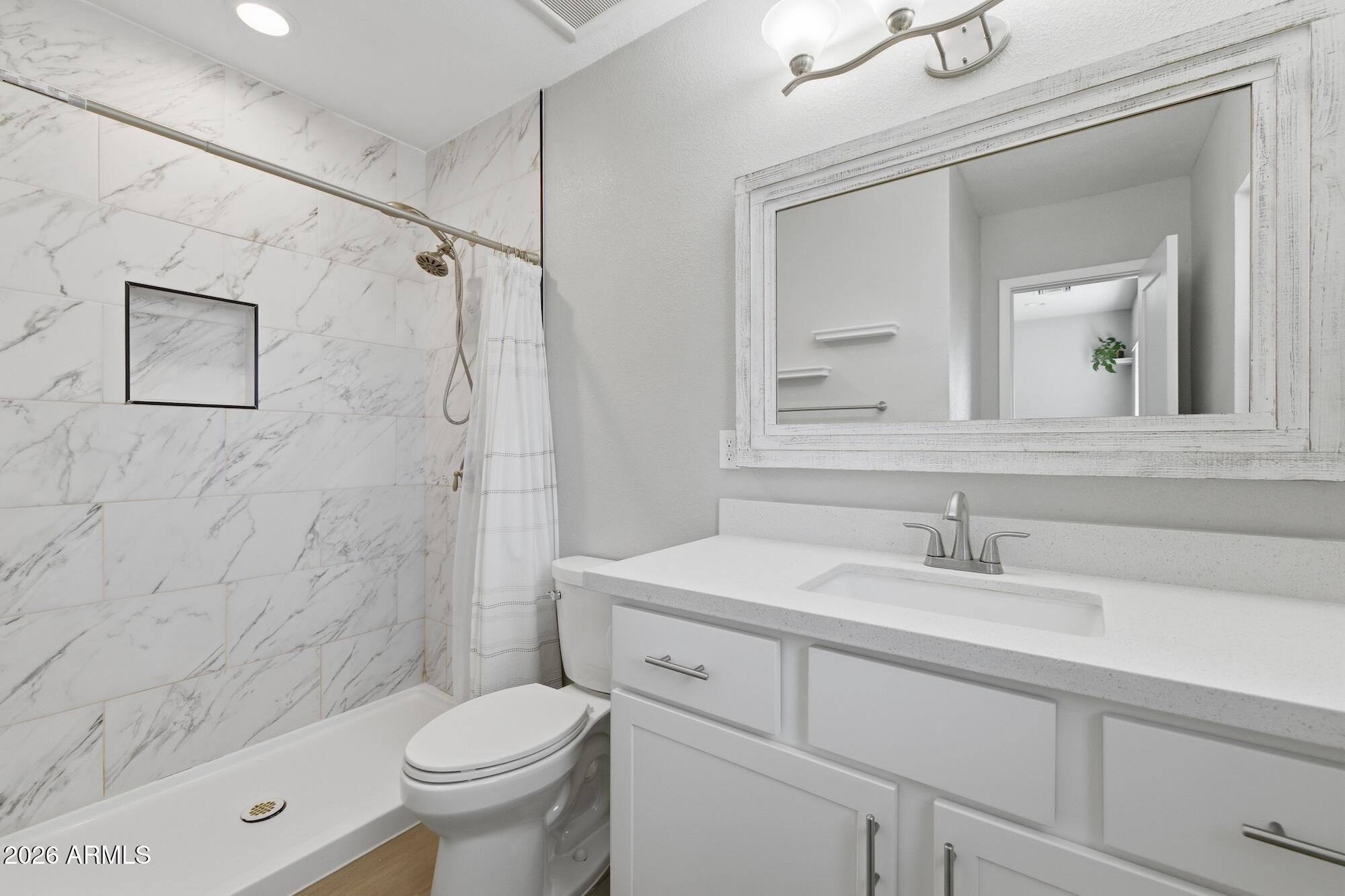 2030 E WHITTON Avenue