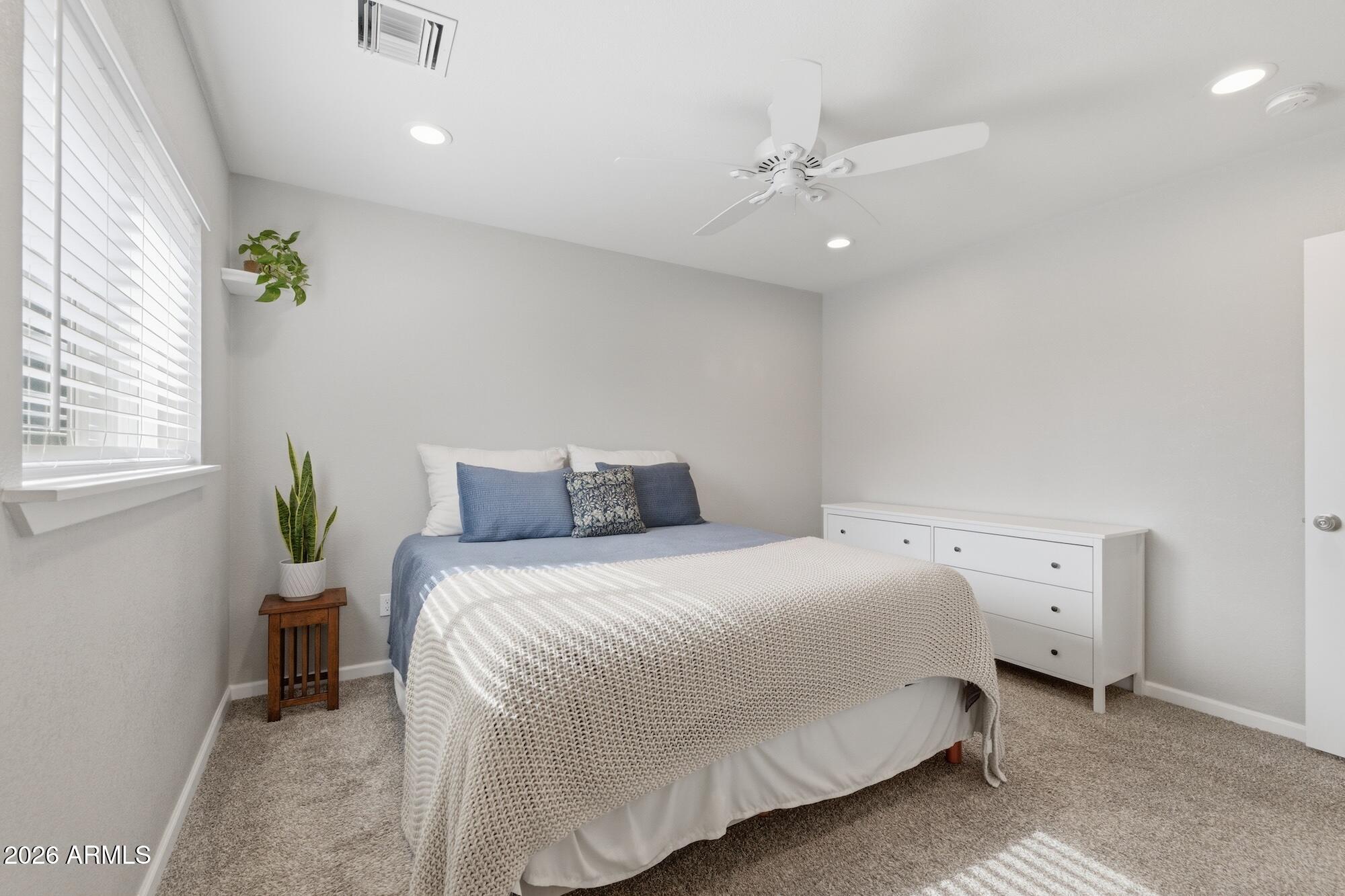 2030 E WHITTON Avenue