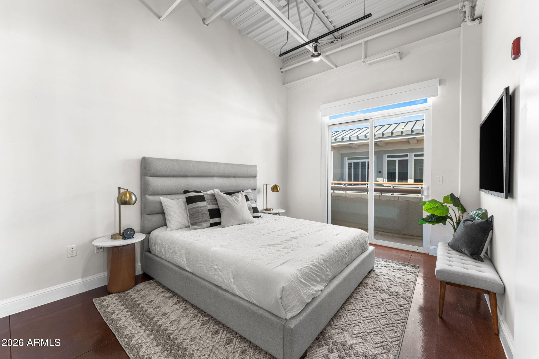 7039 E MAIN Street A206