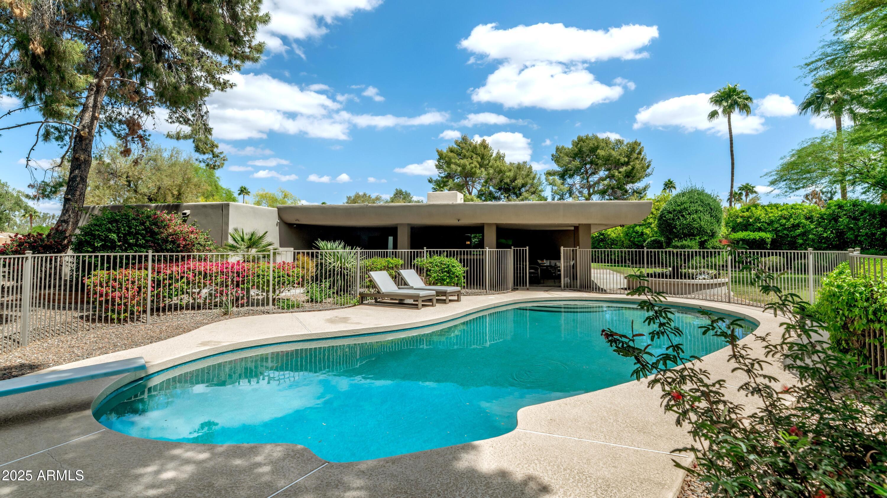 9829 N 49TH Place