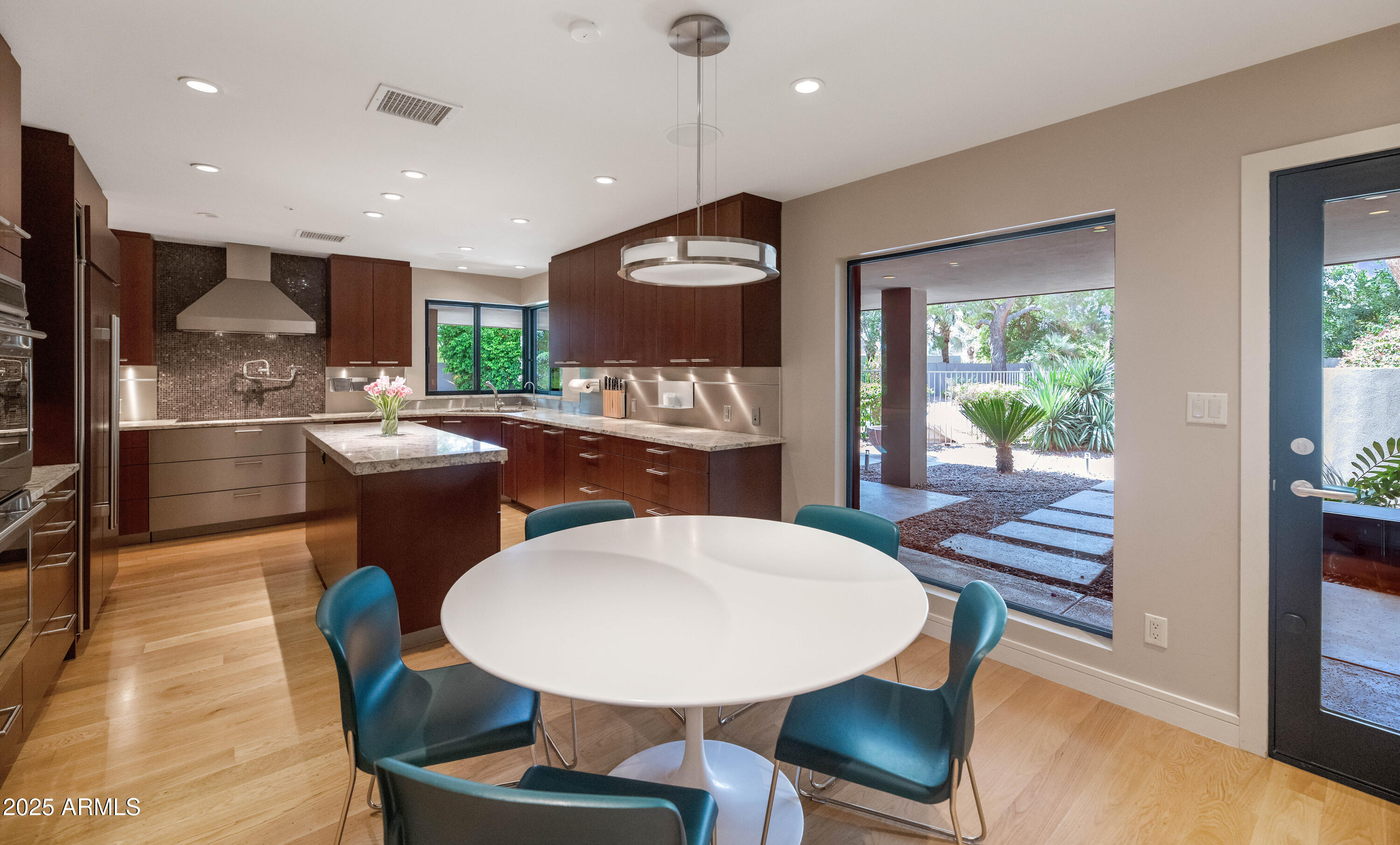 9829 N 49TH Place