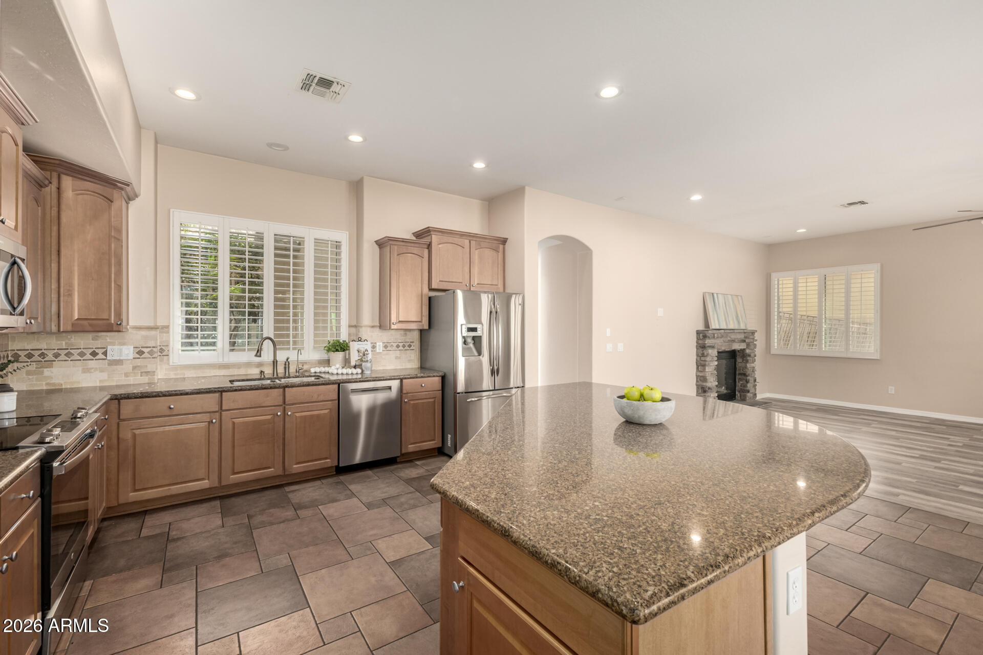 2438 E IRIS Drive
