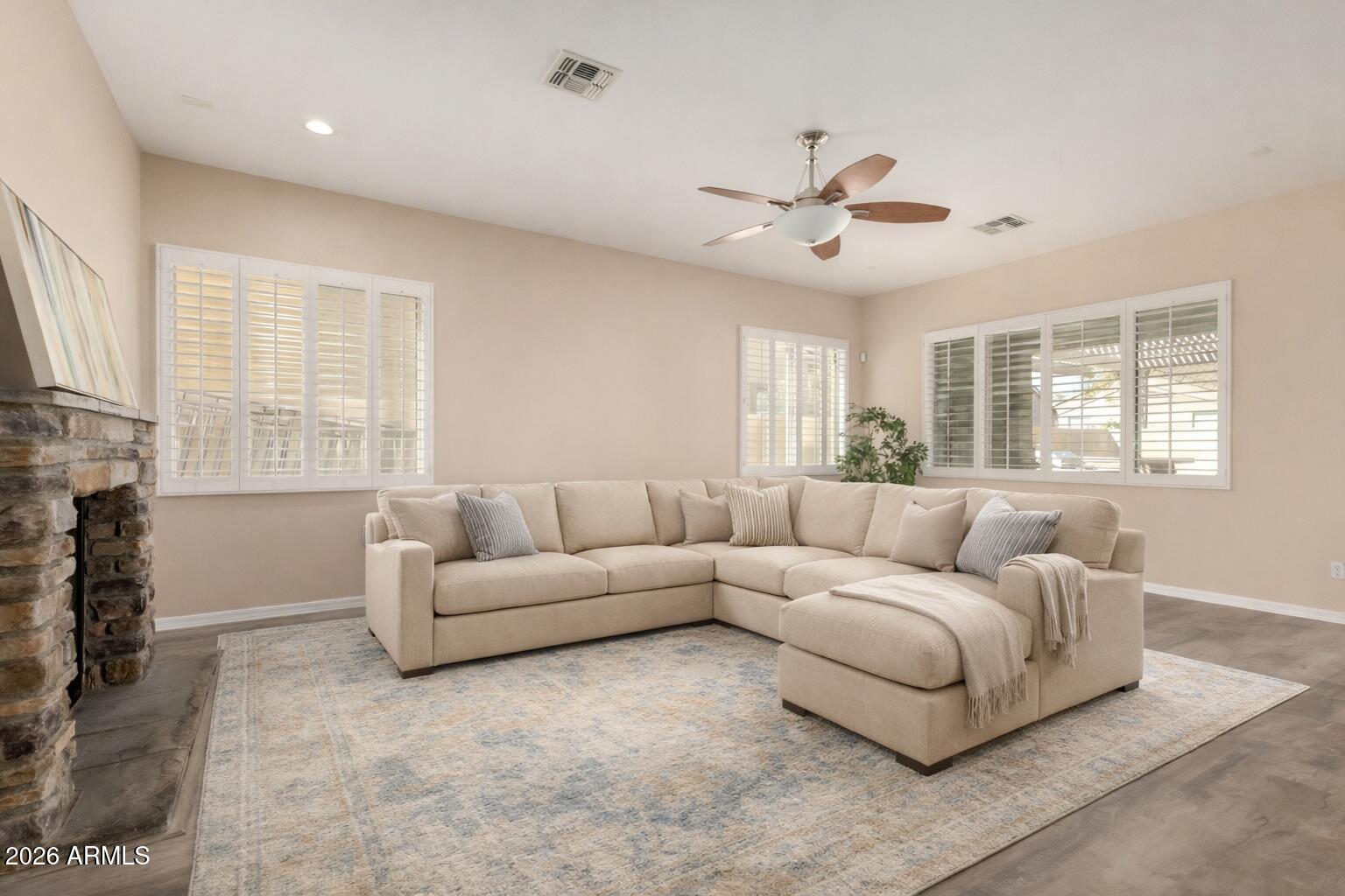 2438 E IRIS Drive