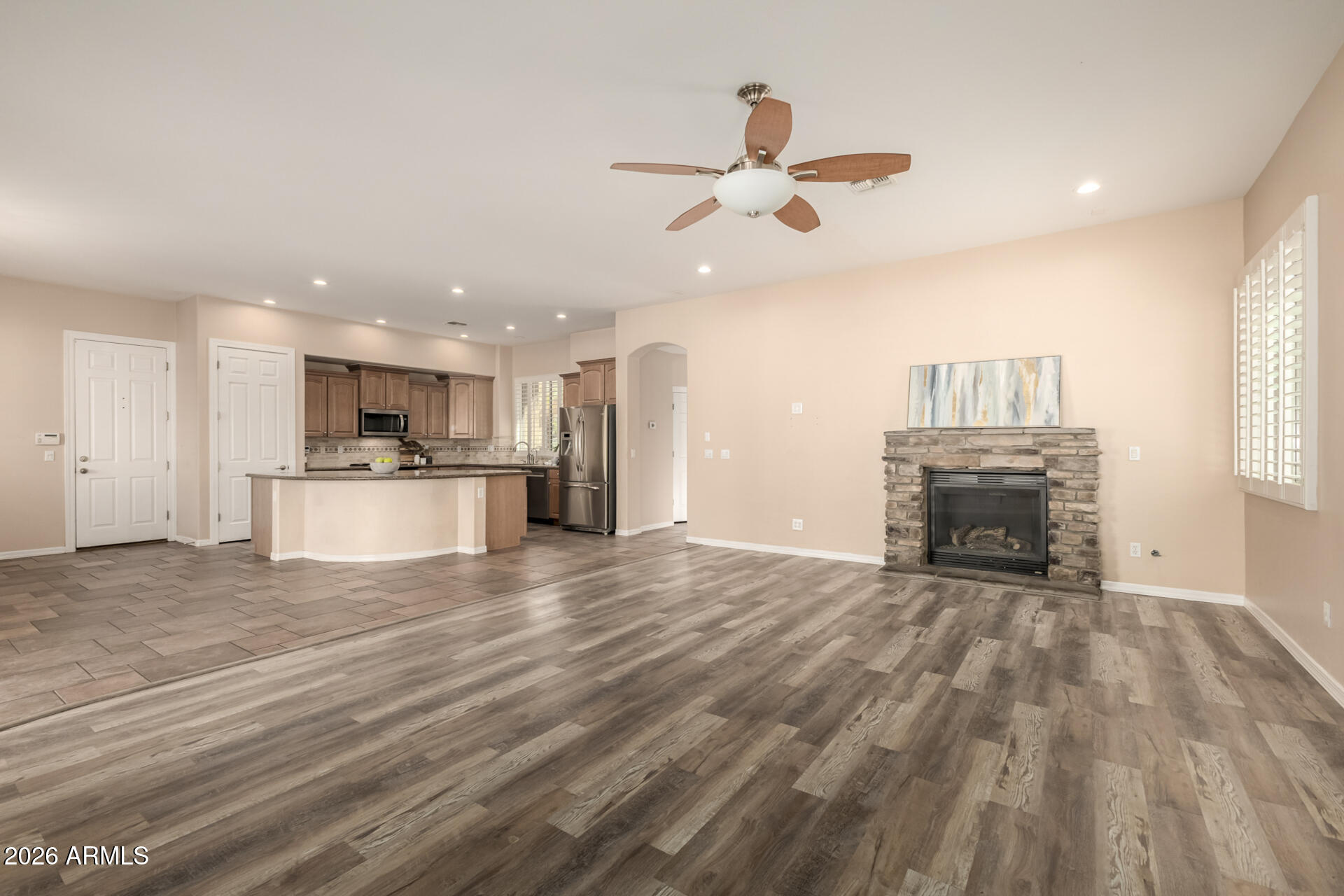 2438 E IRIS Drive