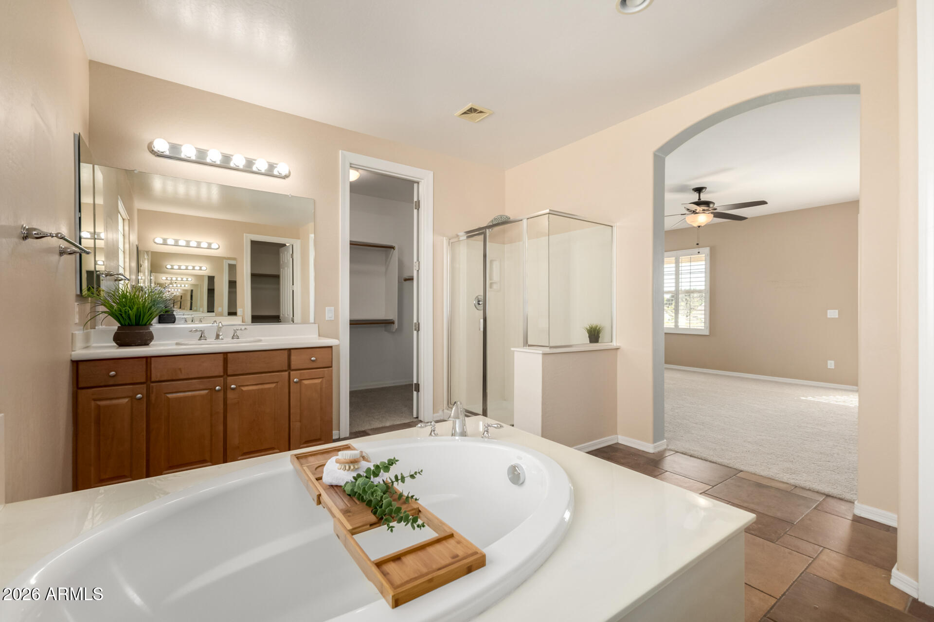 2438 E IRIS Drive