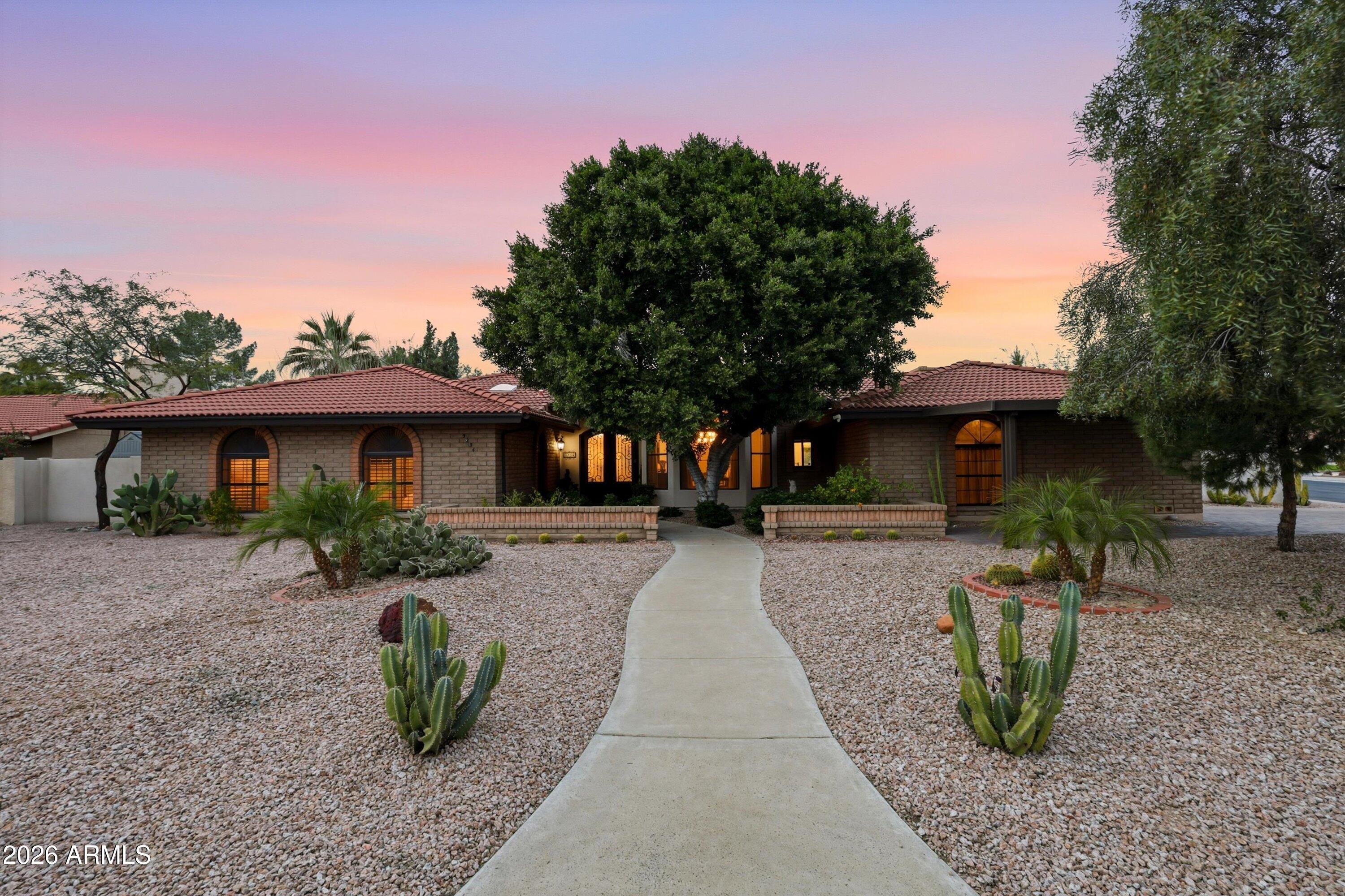 5234 E PARADISE Drive