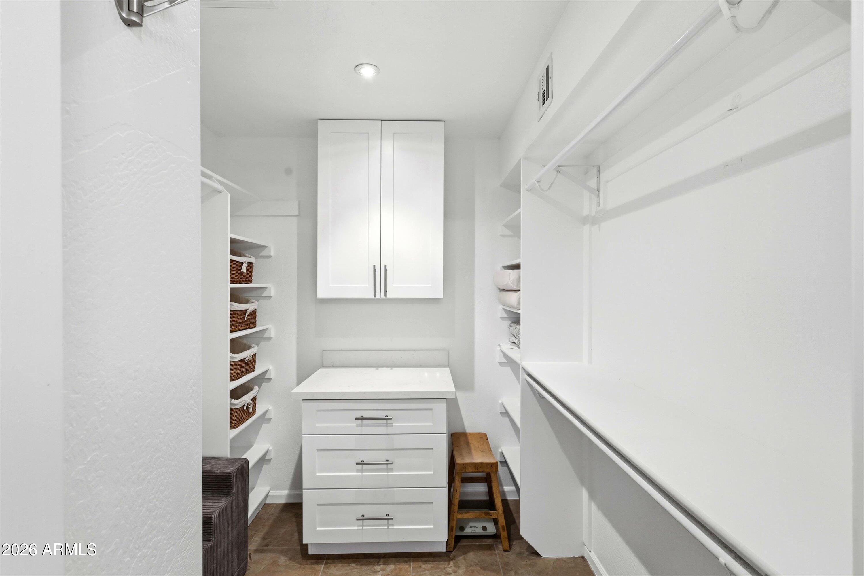 5234 E PARADISE Drive