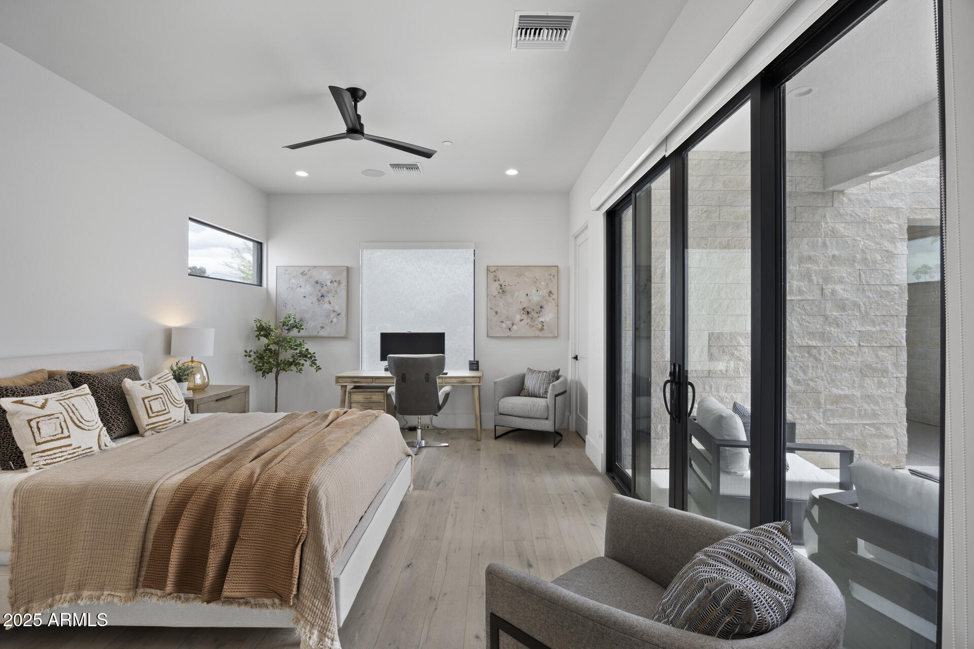 8520 E CACTUS WREN Road