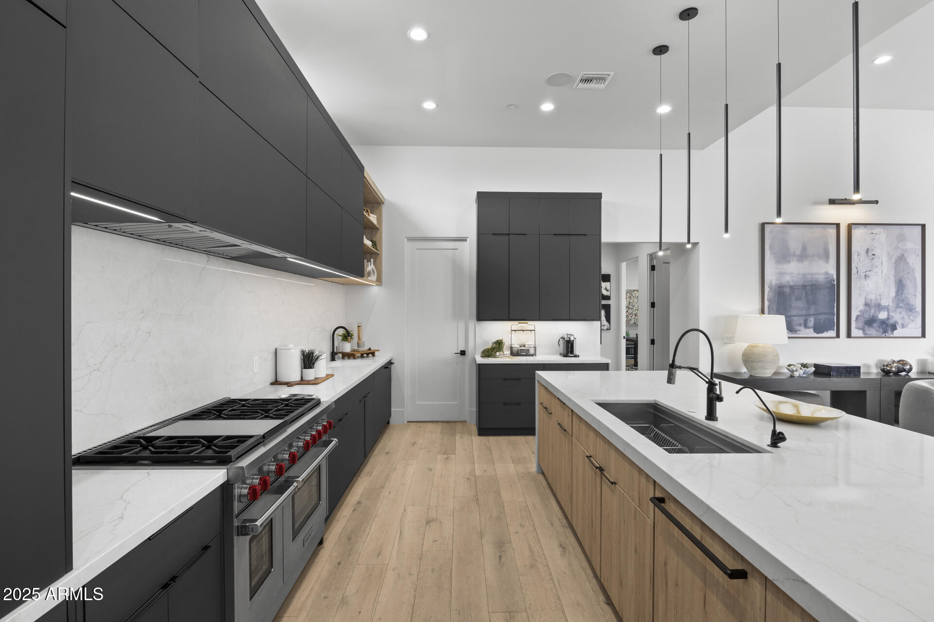 8520 E CACTUS WREN Road