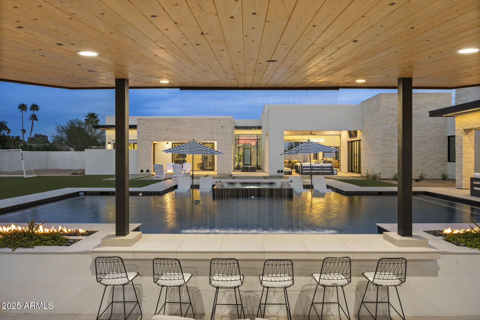 8520 E CACTUS WREN Road