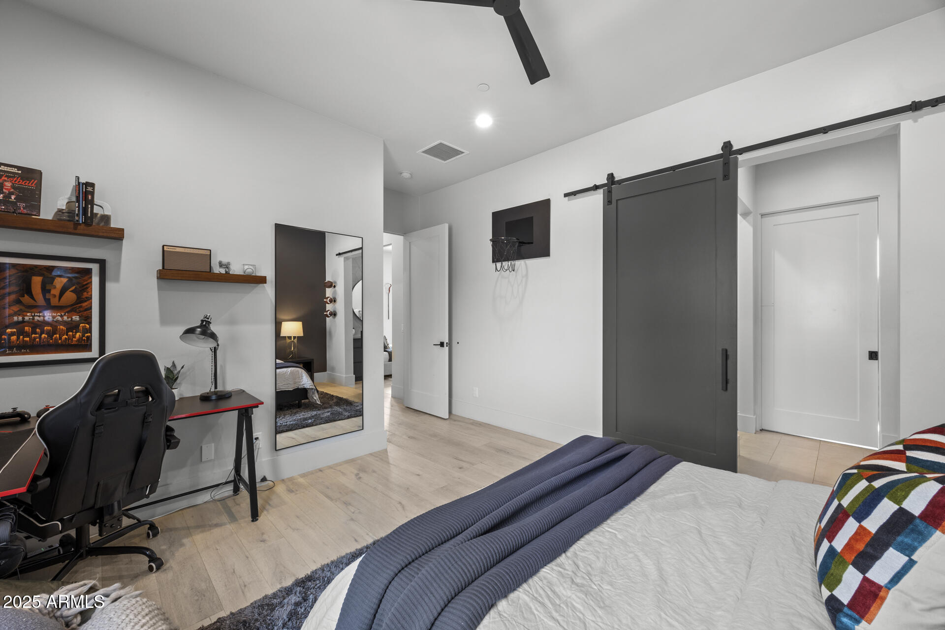 8520 E CACTUS WREN Road