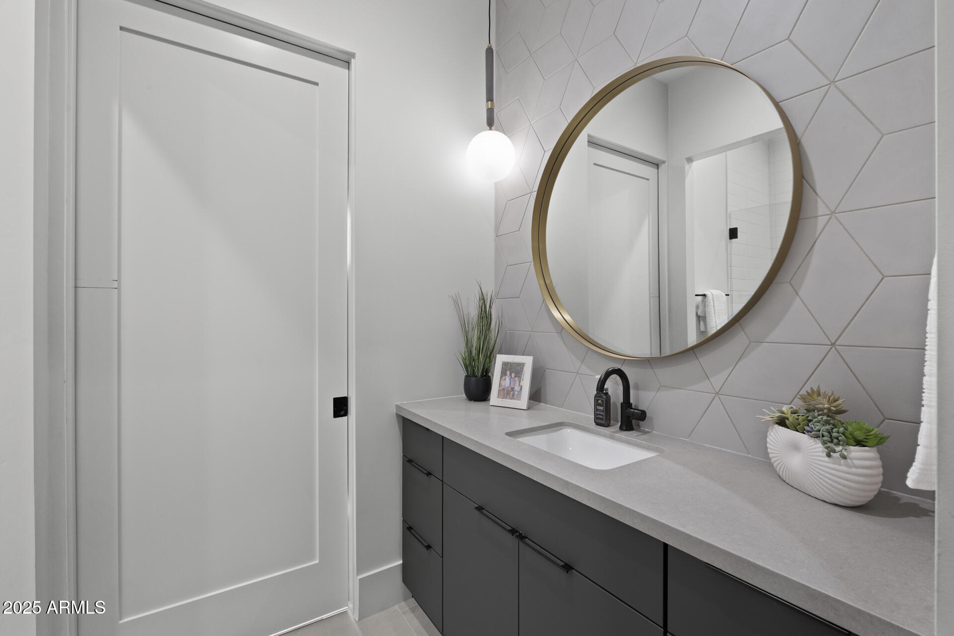 8520 E CACTUS WREN Road