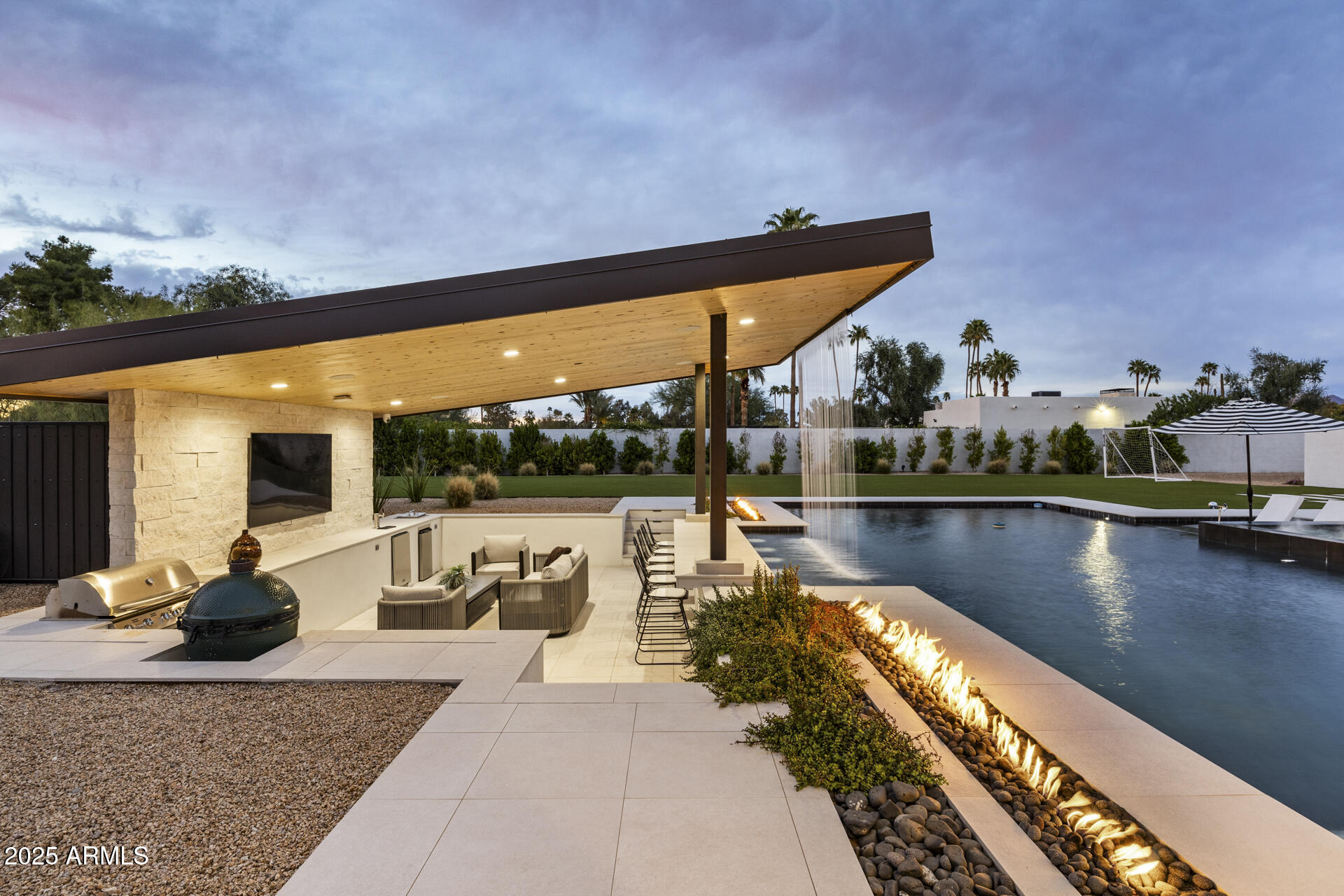 8520 E CACTUS WREN Road