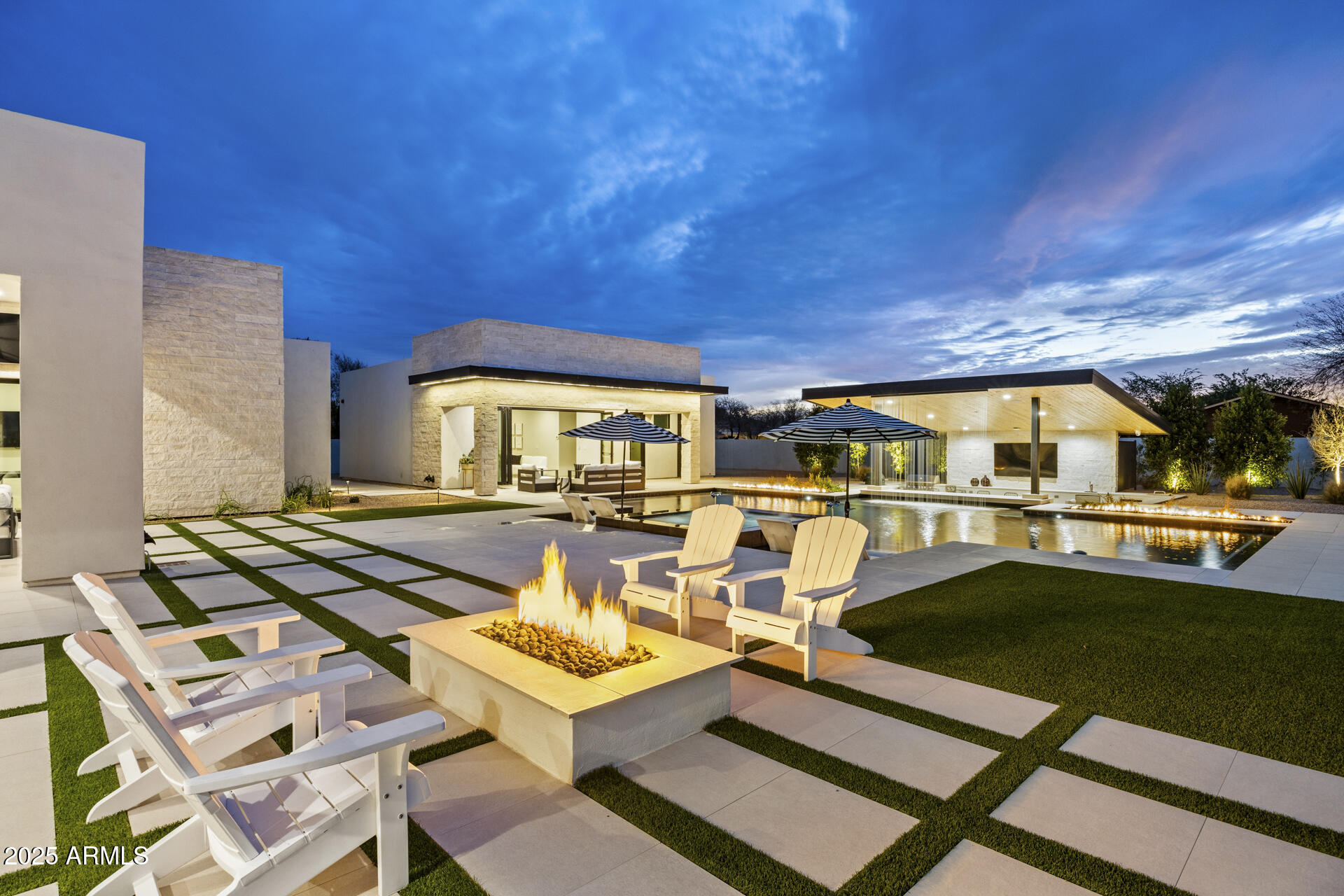 8520 E CACTUS WREN Road