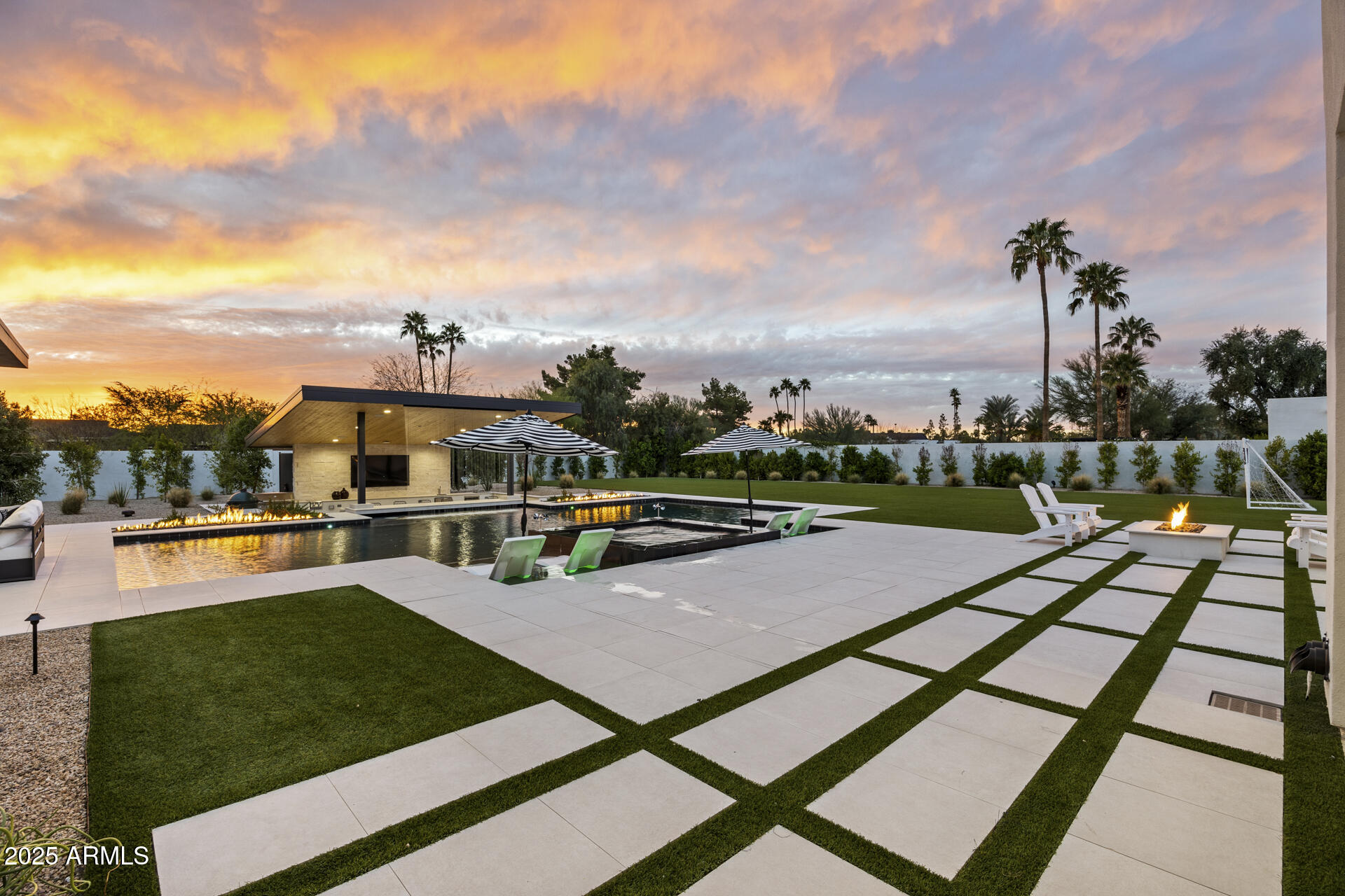 8520 E CACTUS WREN Road