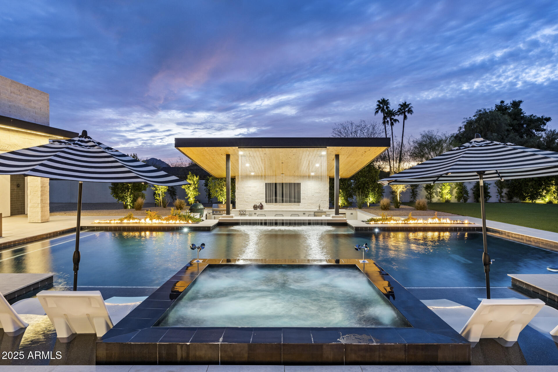 8520 E CACTUS WREN Road