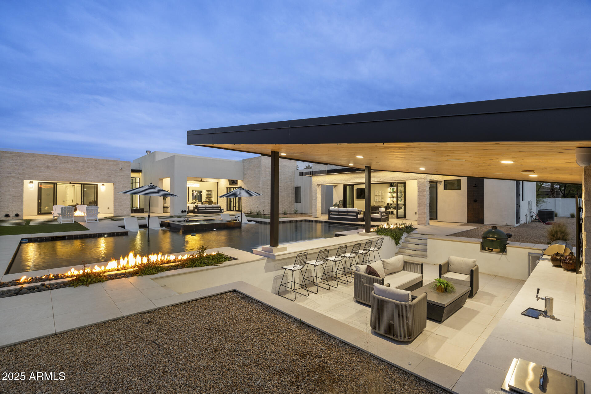 8520 E CACTUS WREN Road