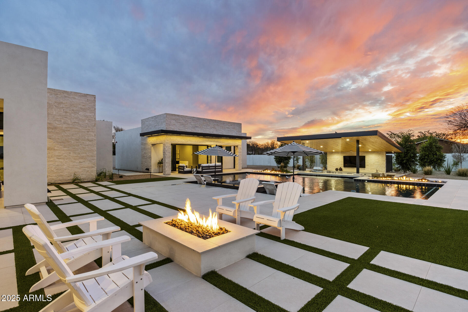 8520 E CACTUS WREN Road