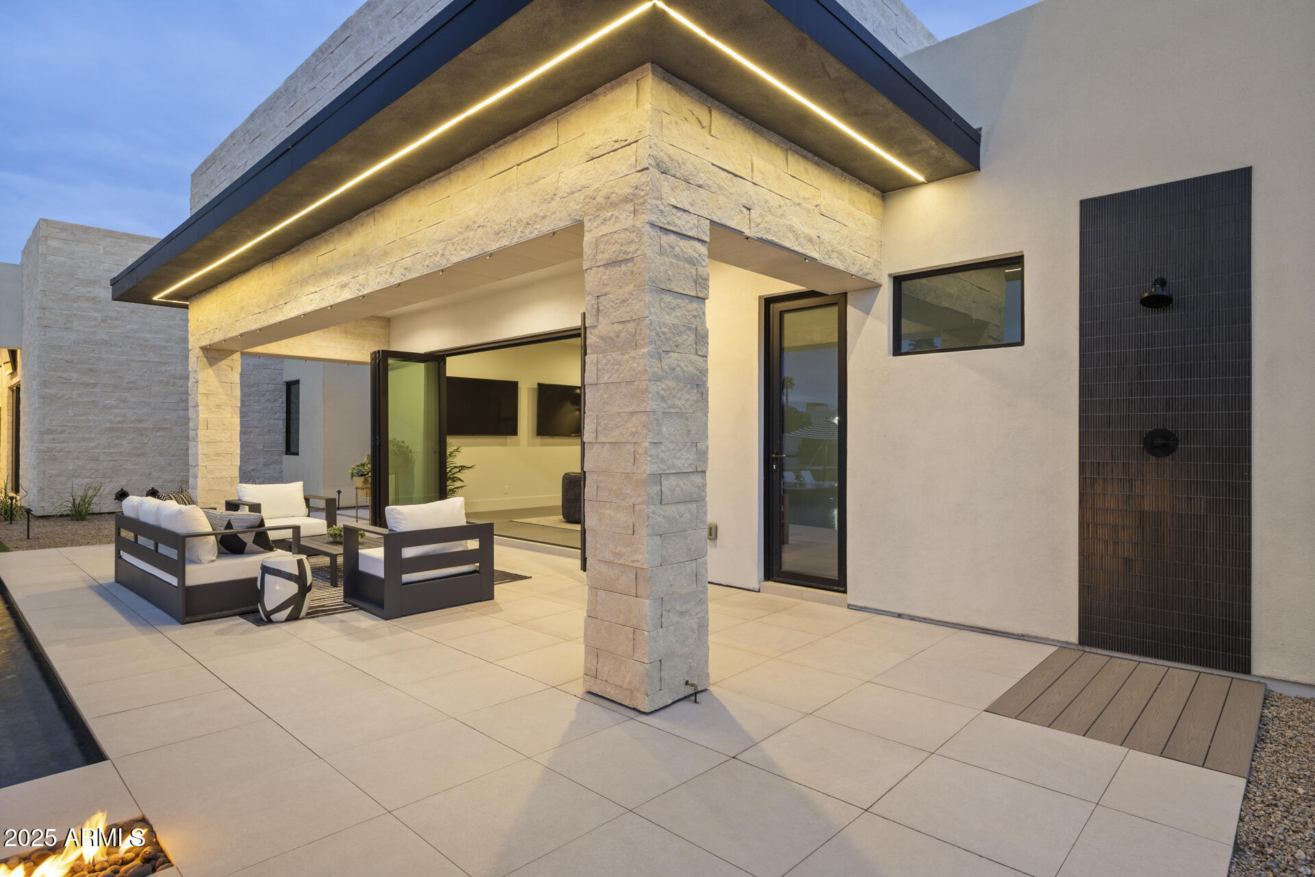 8520 E CACTUS WREN Road