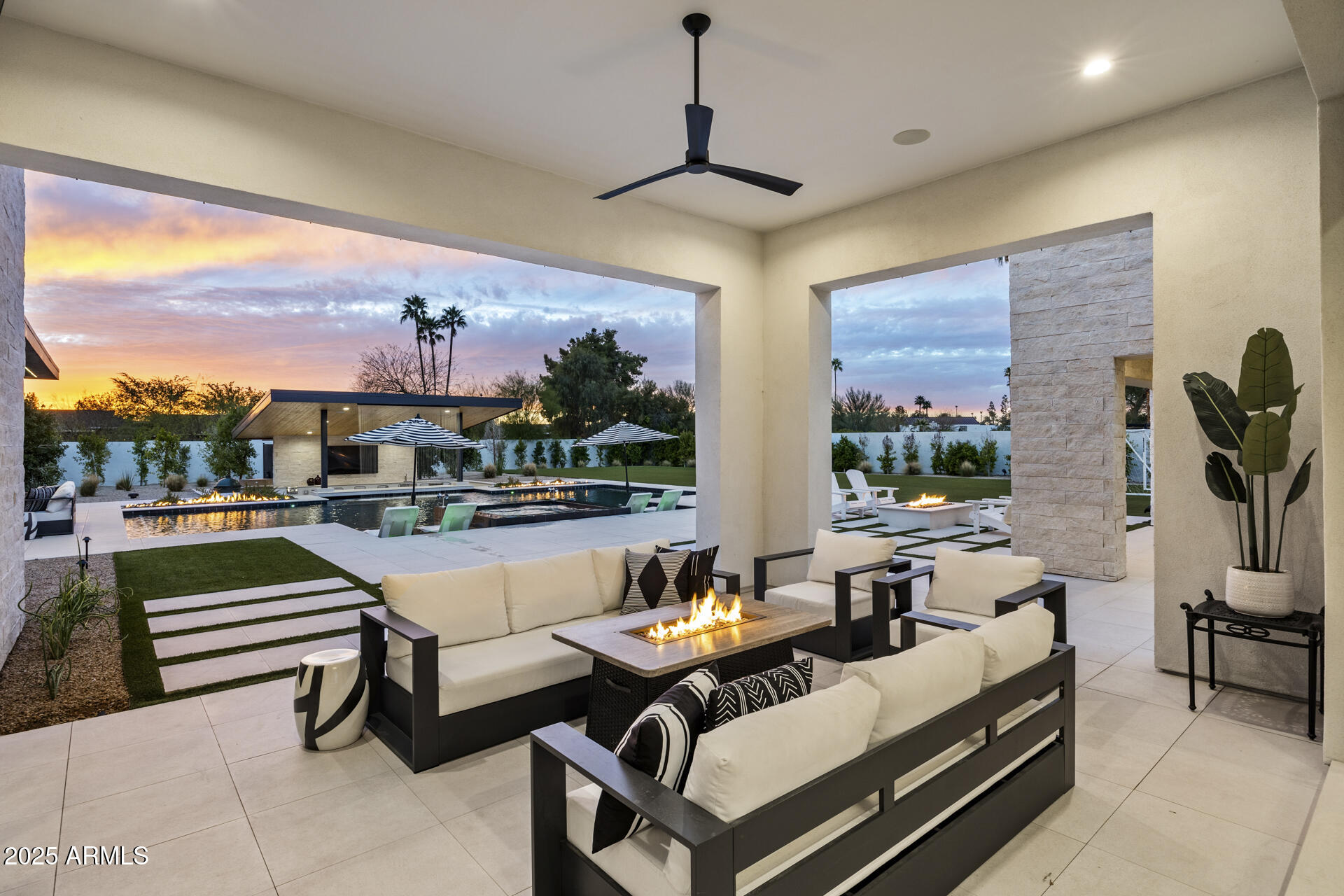 8520 E CACTUS WREN Road