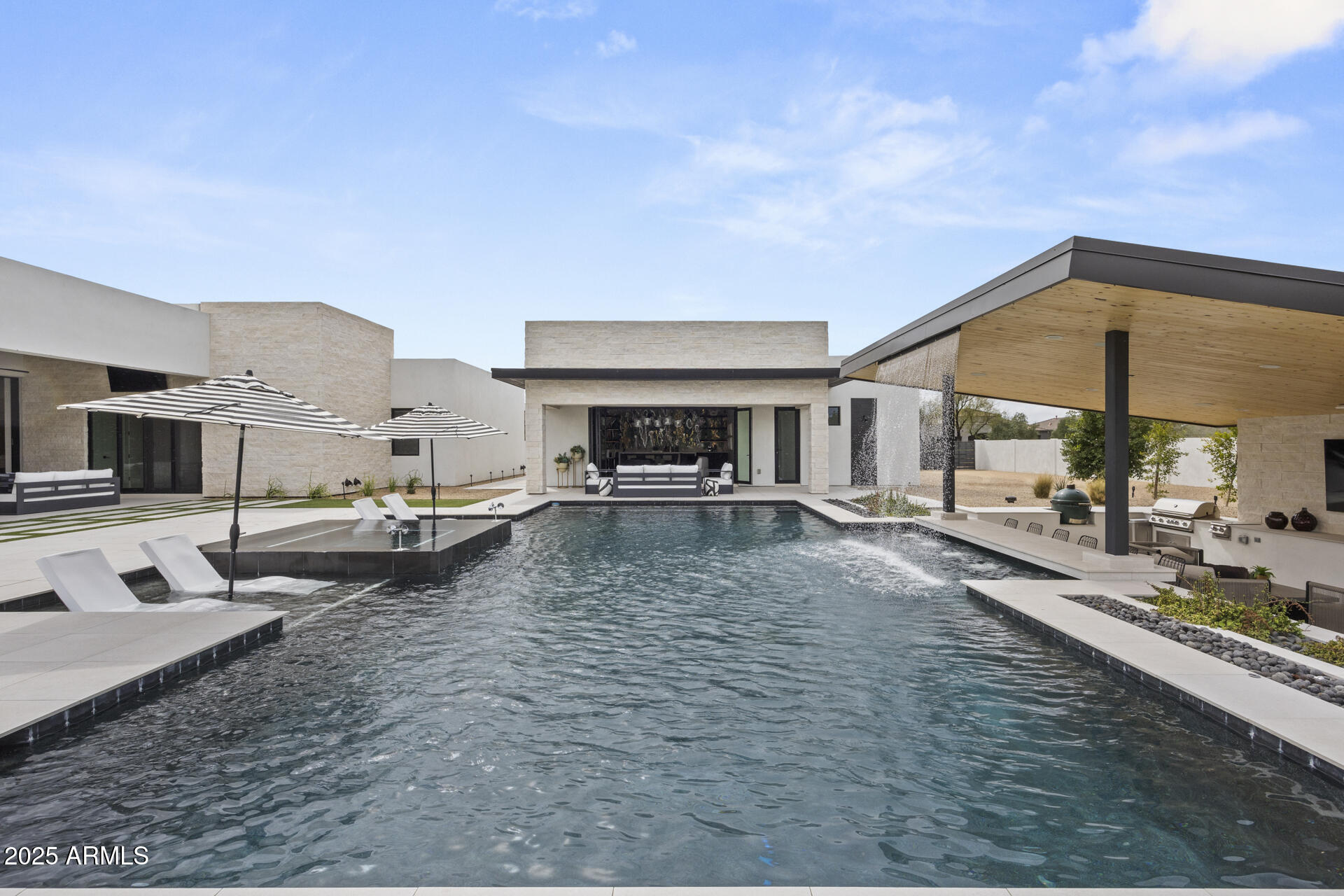 8520 E CACTUS WREN Road