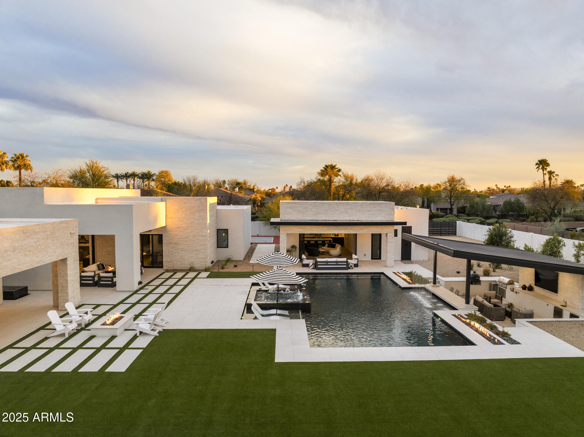 8520 E CACTUS WREN Road