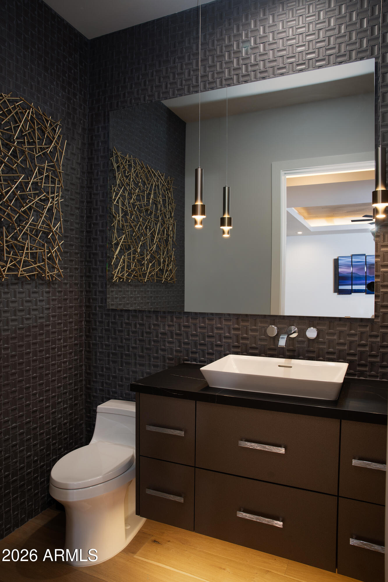 7052 E IVYGLEN Circle