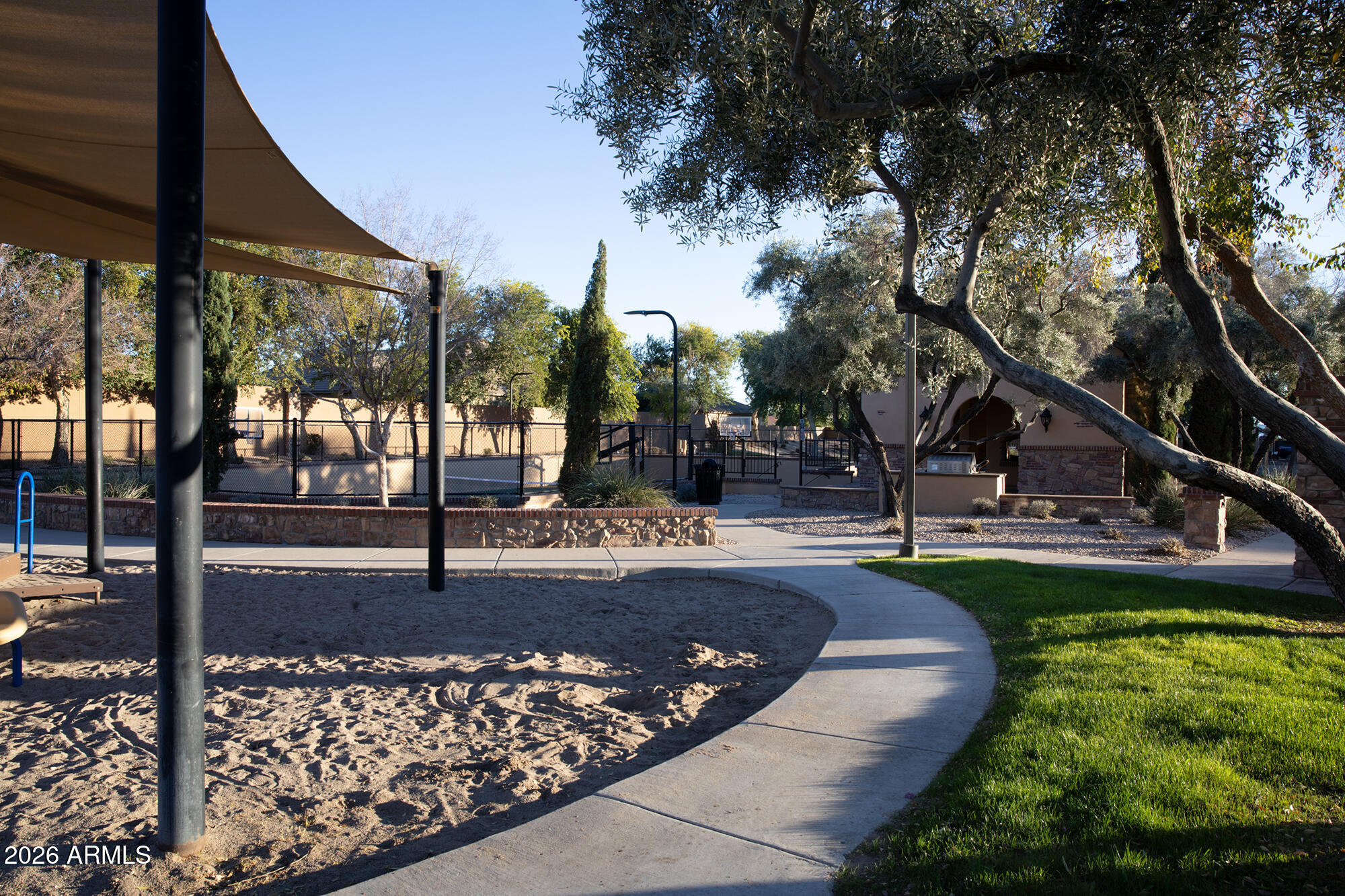 7052 E IVYGLEN Circle