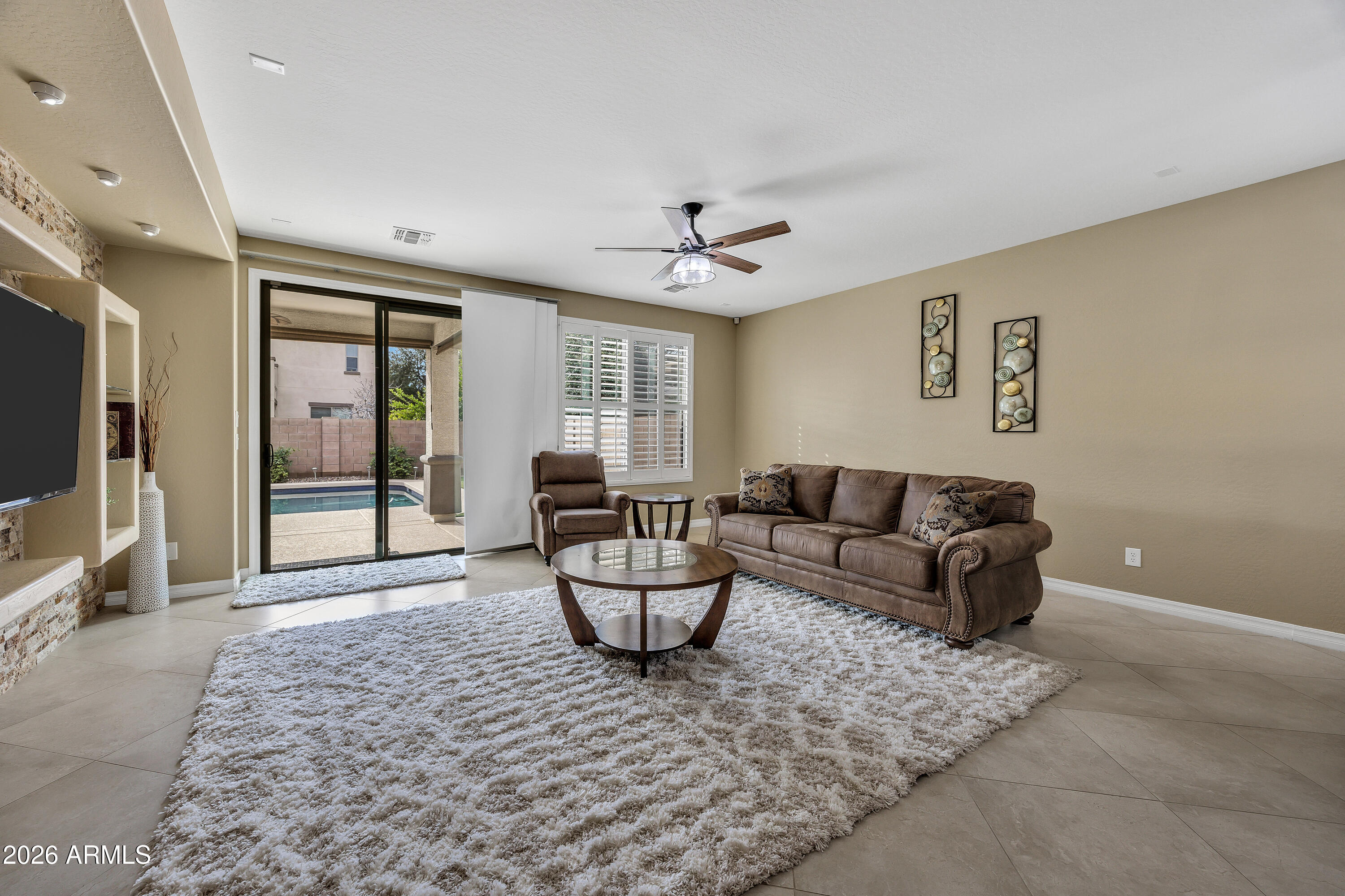 2437 E LODGEPOLE Drive