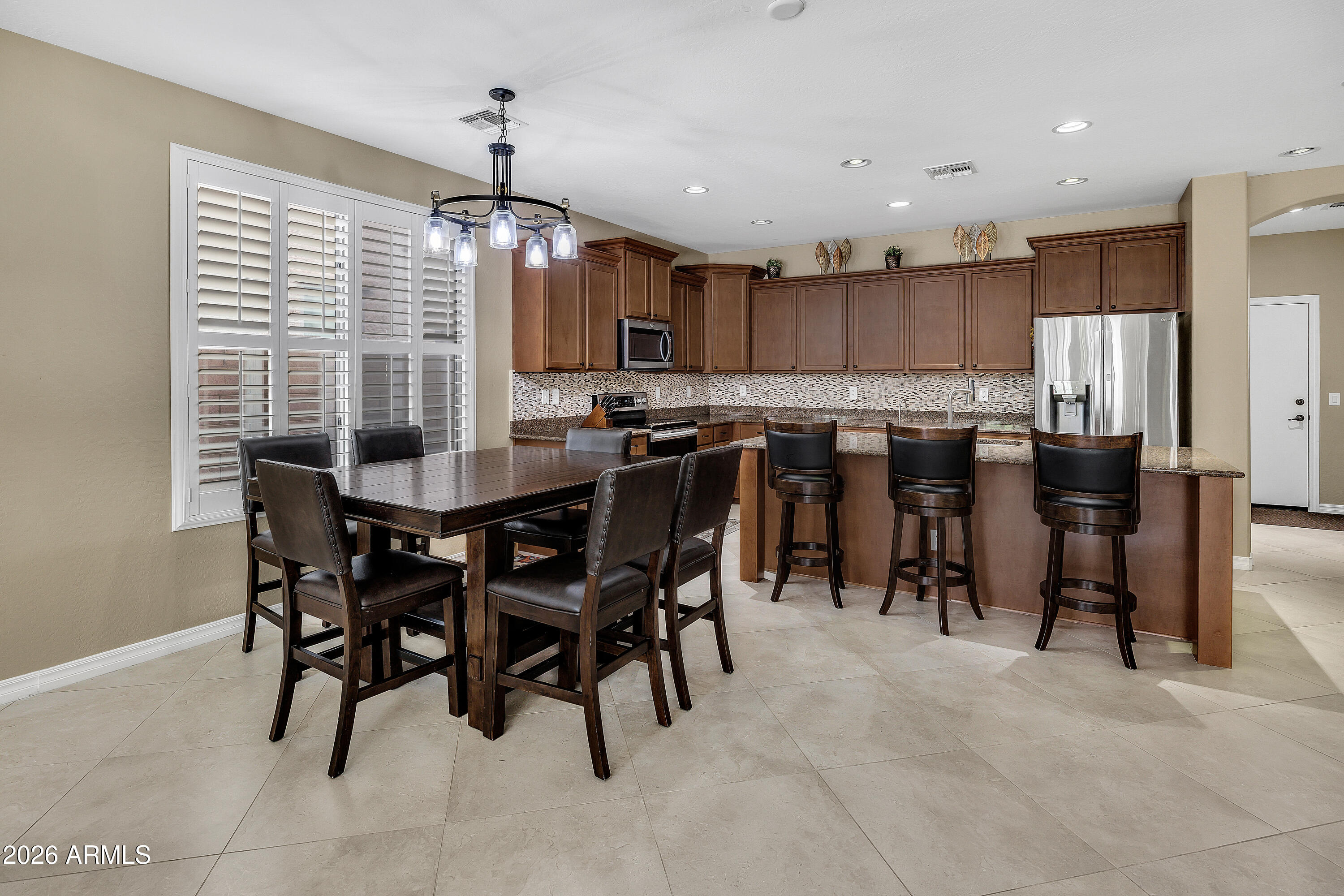 2437 E LODGEPOLE Drive