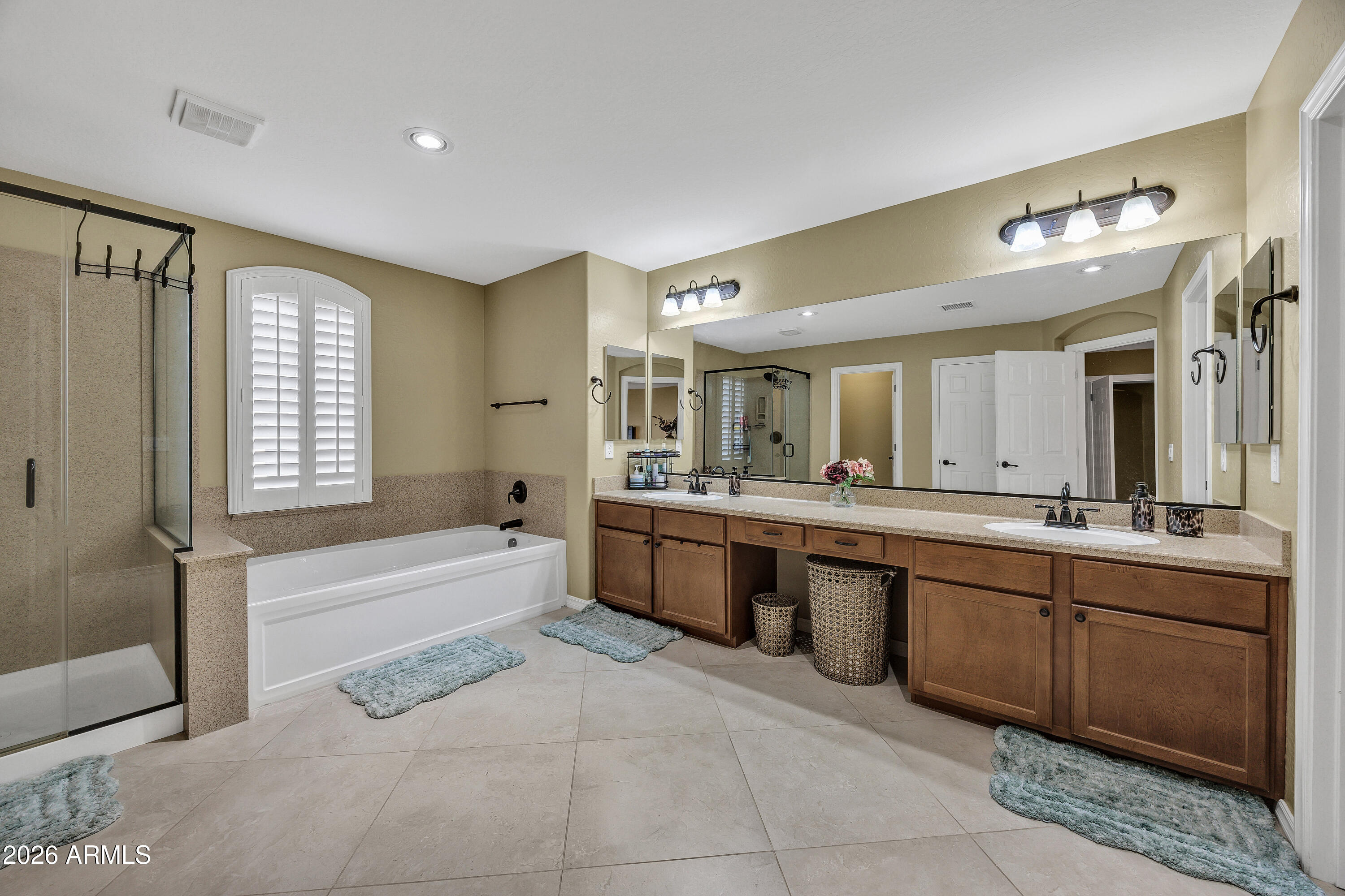 2437 E LODGEPOLE Drive