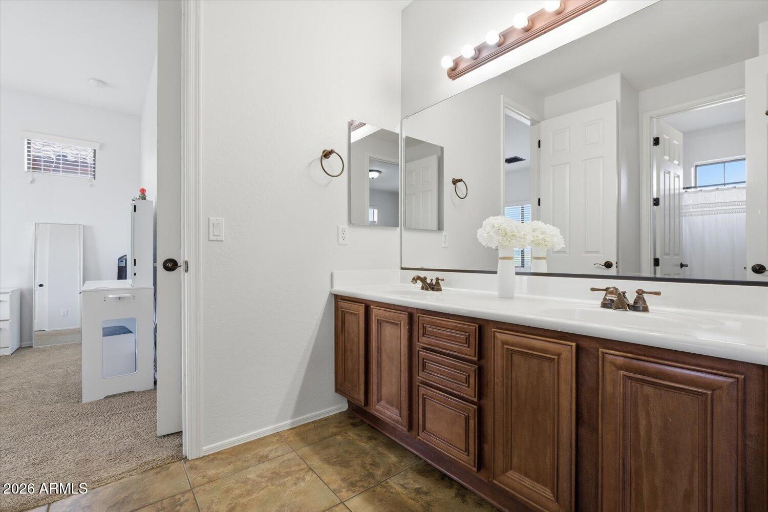 7253 E NATHAN Street