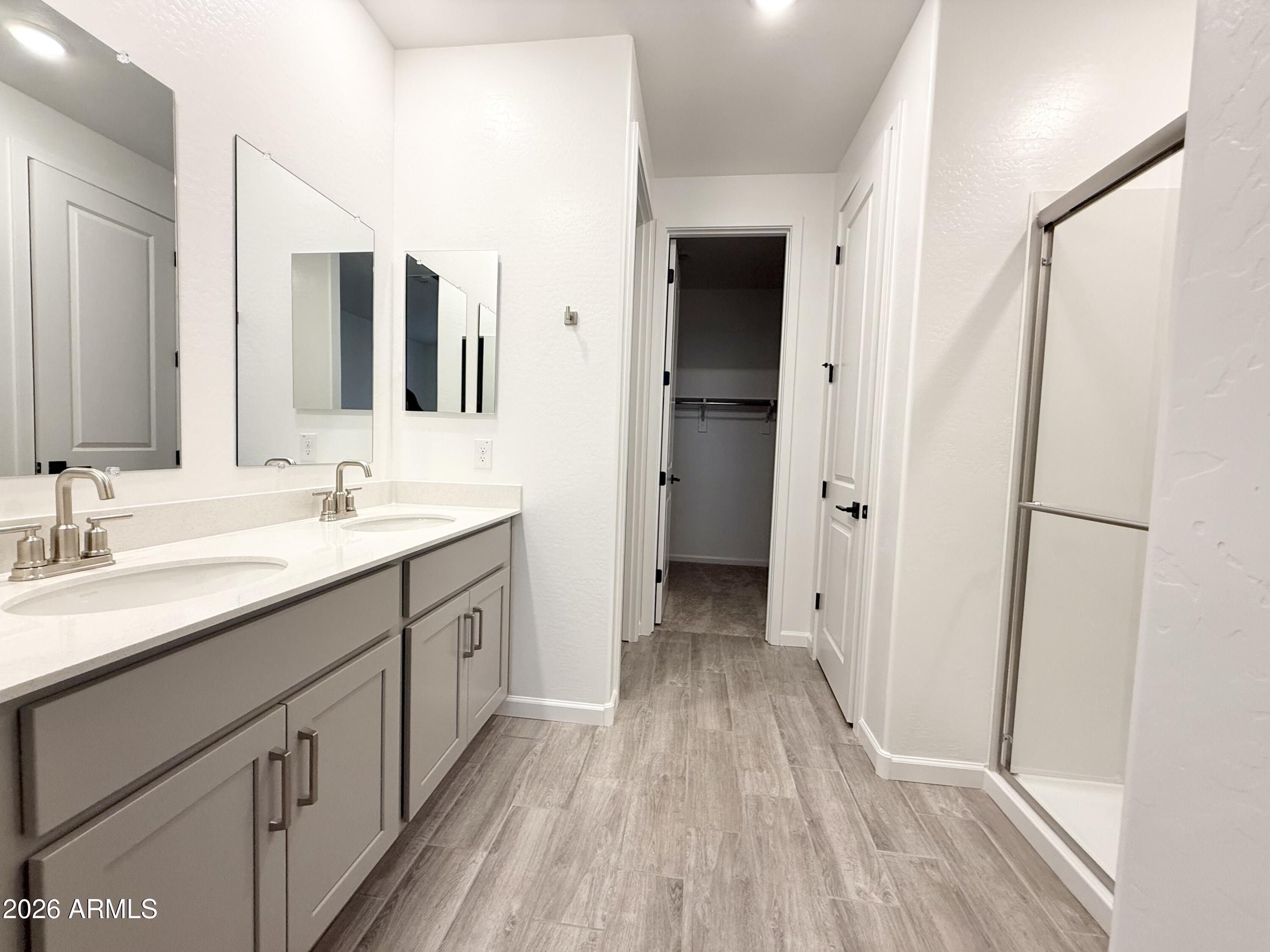 9549 W TAMARISK Avenue